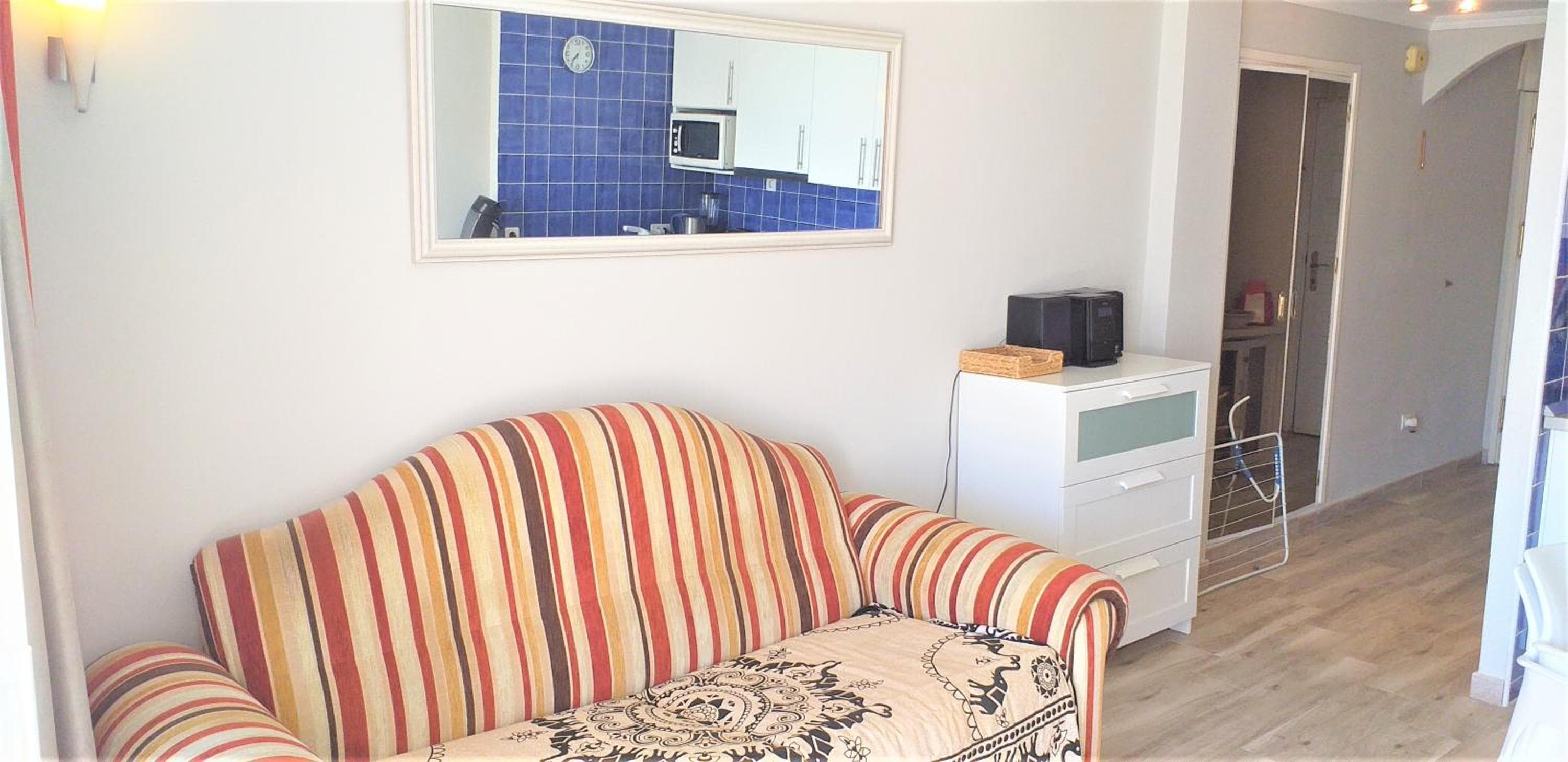apartment with a large south-facing balcony, sea view and WIFI in Las Americas center — 2