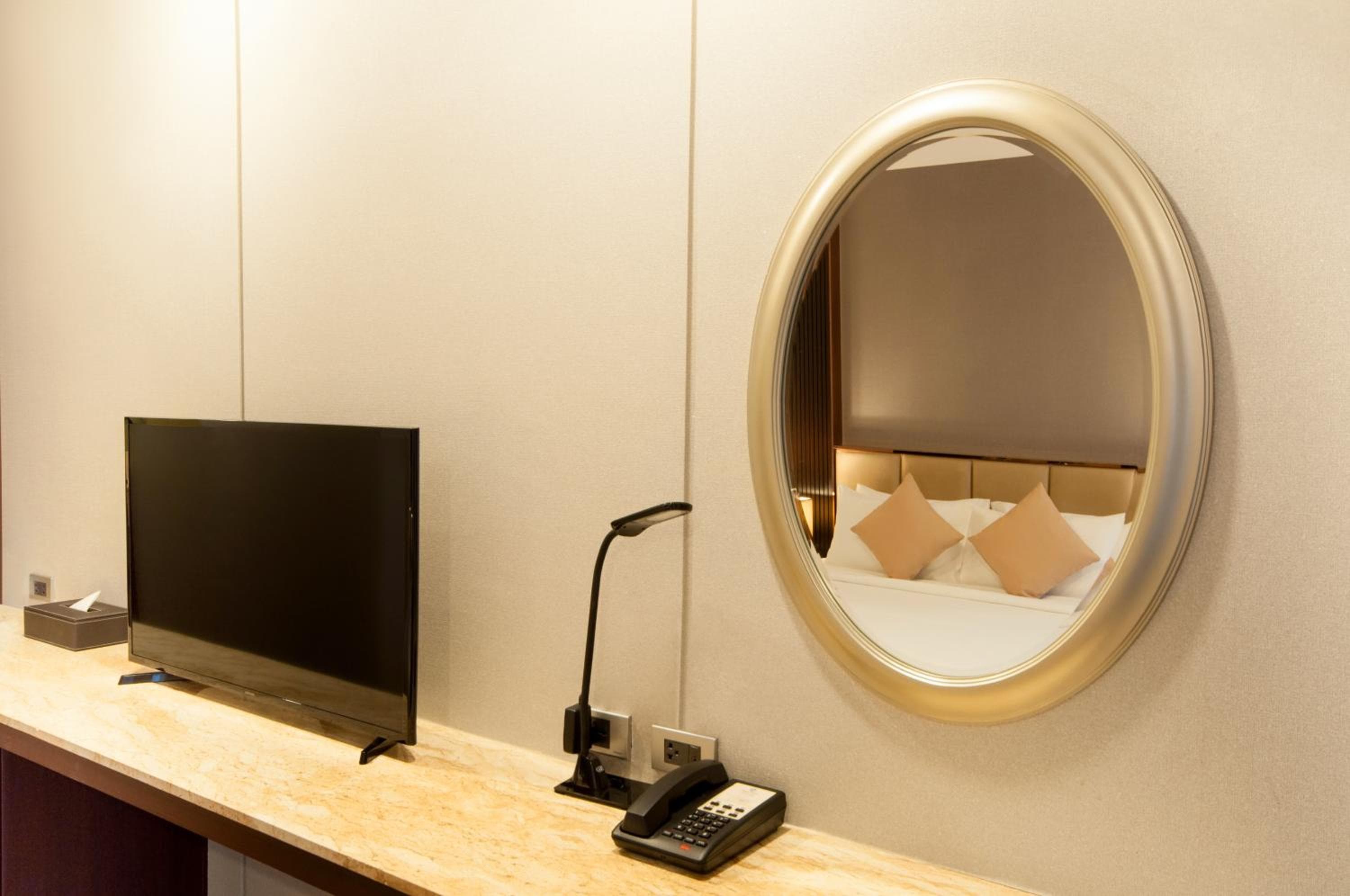 SureStay Plus by Best Western Sukhumvit 2 — 3