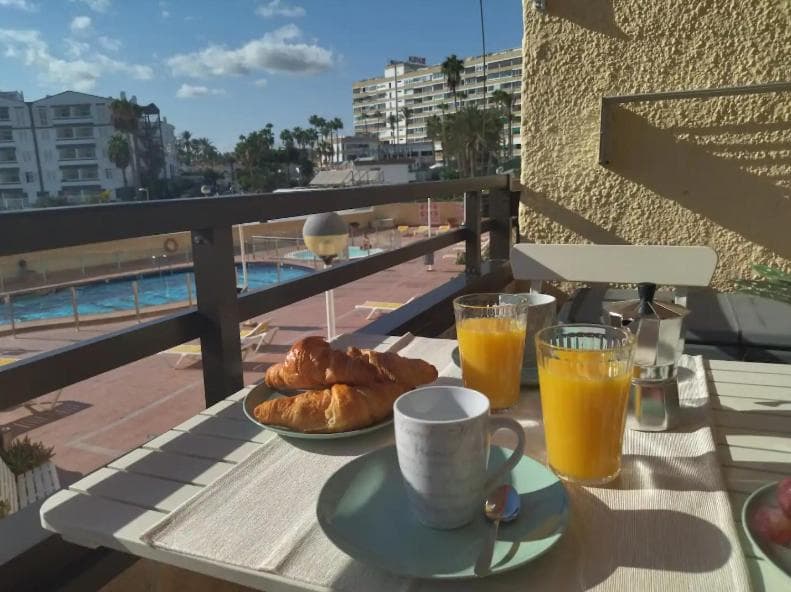 Pool view accommodation in Playa del Ingles — 1