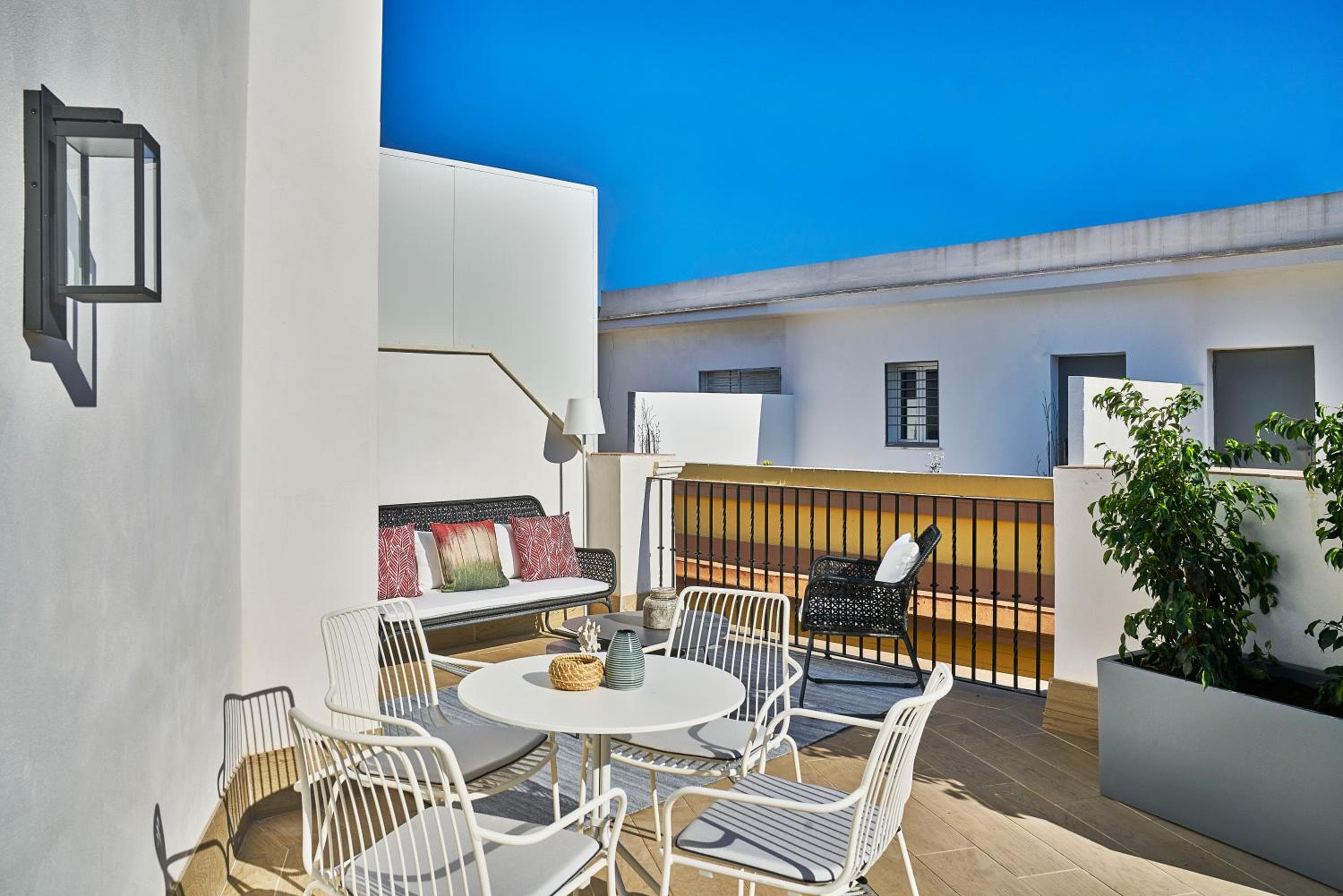 Vincci Molviedro Suites Apartments — 20