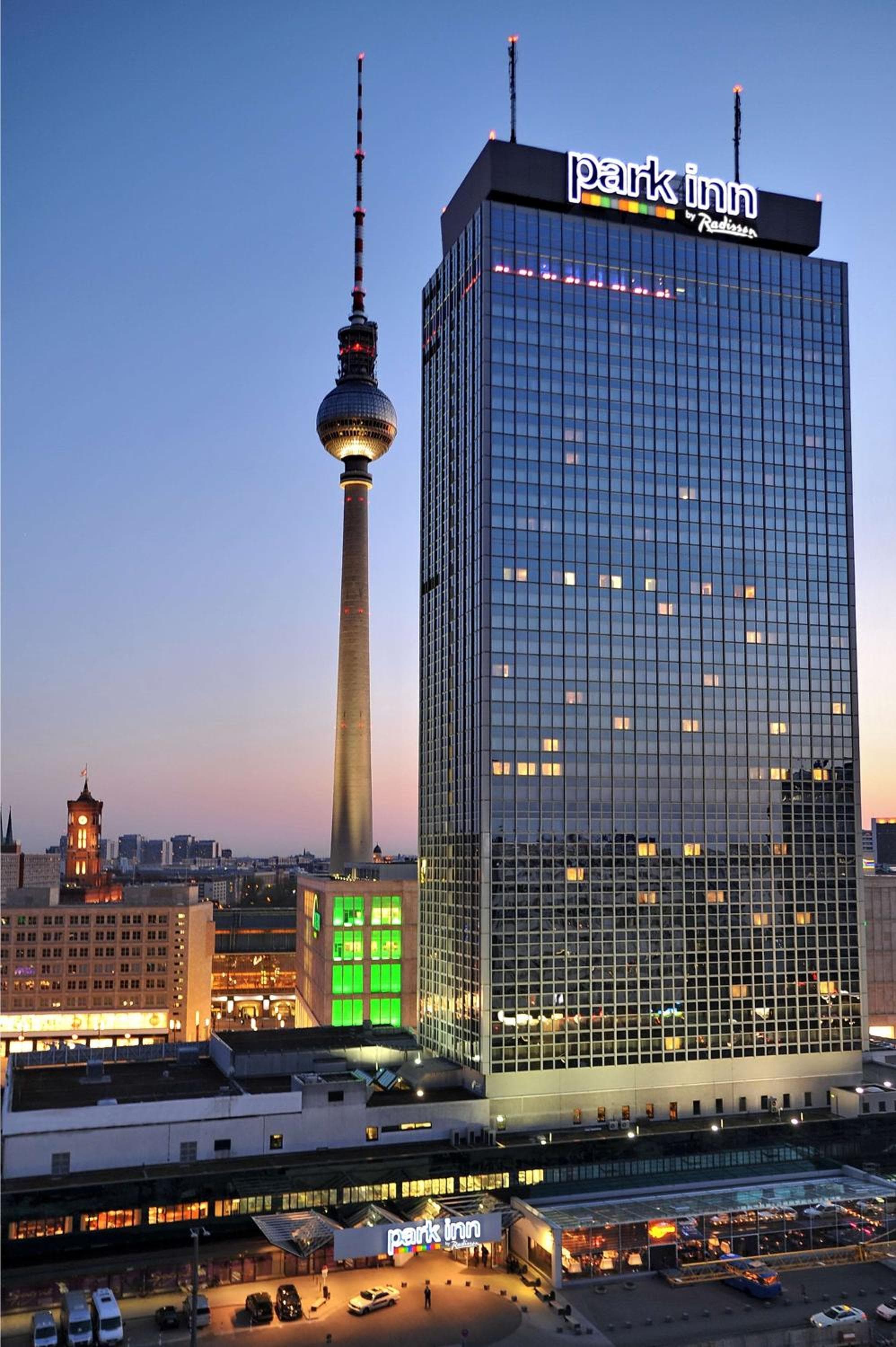 Park Inn by Radisson Berlin Alexanderplatz hotel, Alexanderplatz 7, Berlin, Germany — photo 1