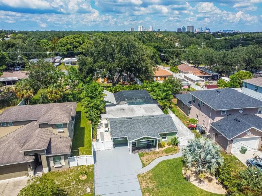 ¡Casa de lujo en el corazón del sur de Tampa y PISCINA! — 11