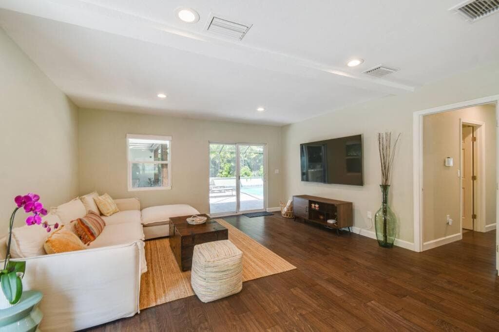¡Casa de lujo en el corazón del sur de Tampa y PISCINA! — 29
