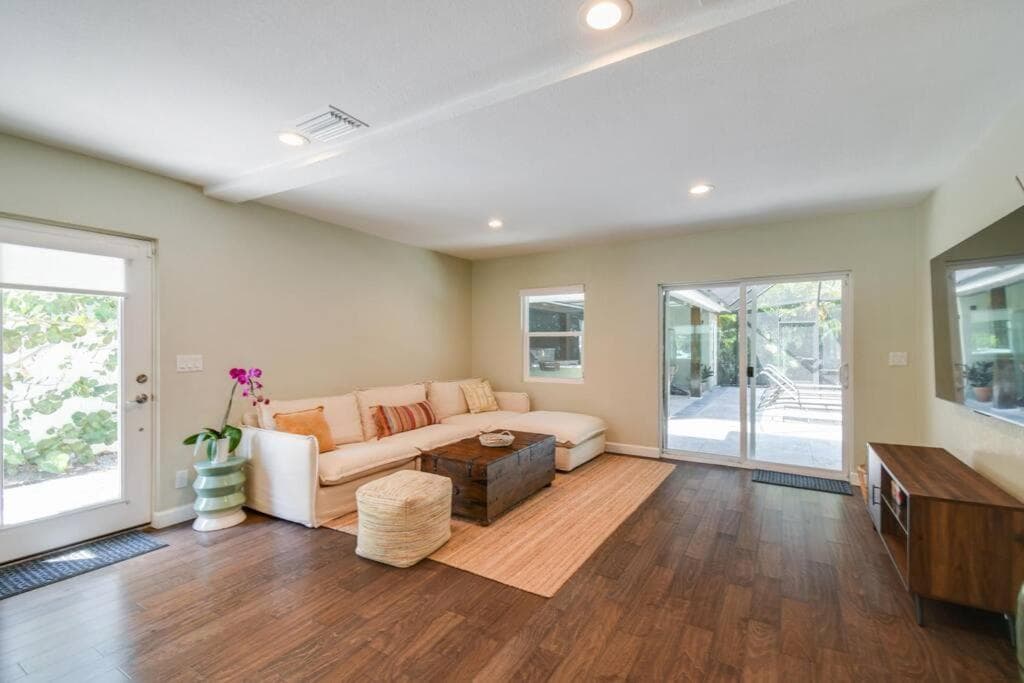 ¡Casa de lujo en el corazón del sur de Tampa y PISCINA! — 15