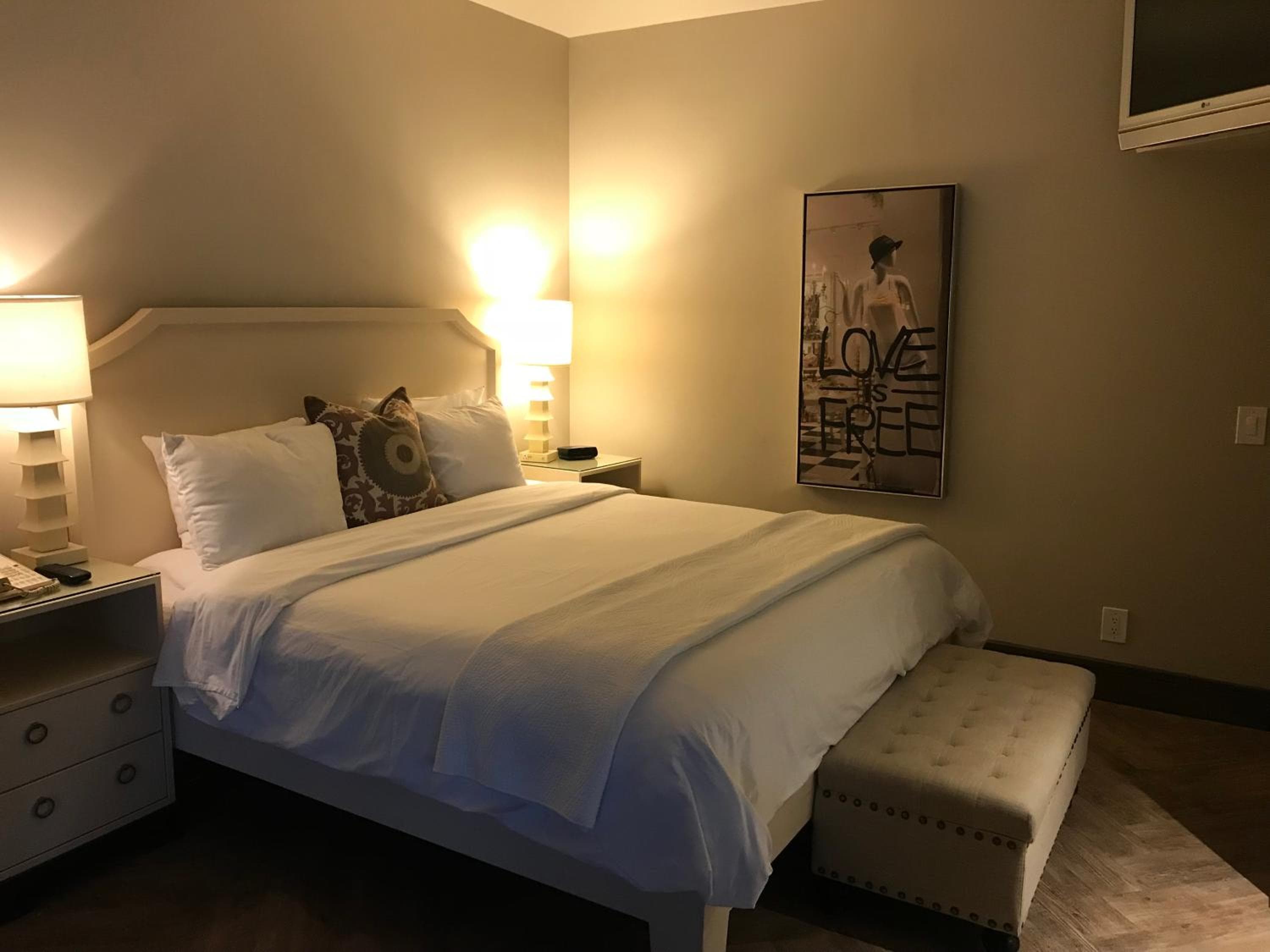 Hollywood Hotel — 30