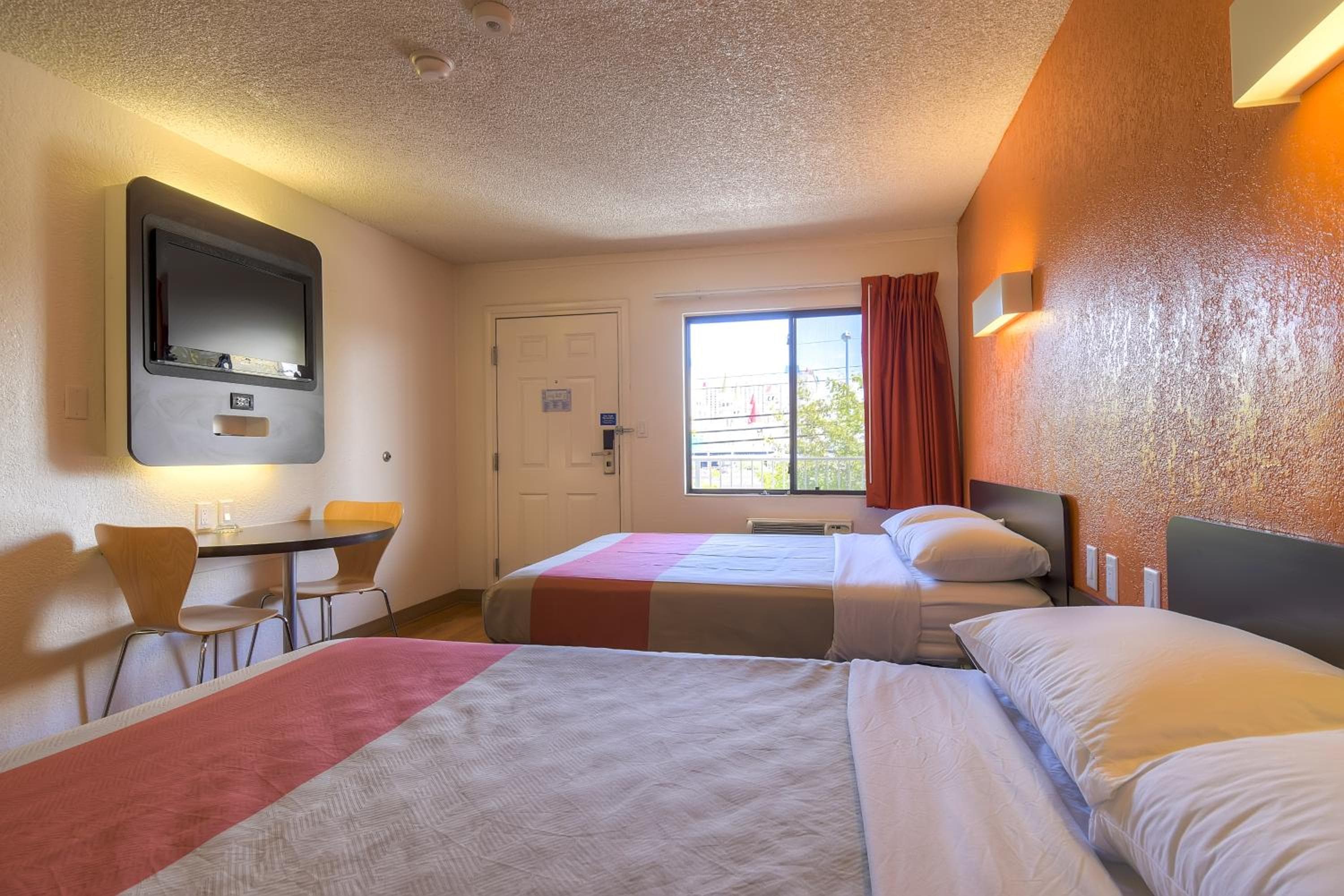 Motel 6 Las Vegas, NV – I-15 Stadium — 11