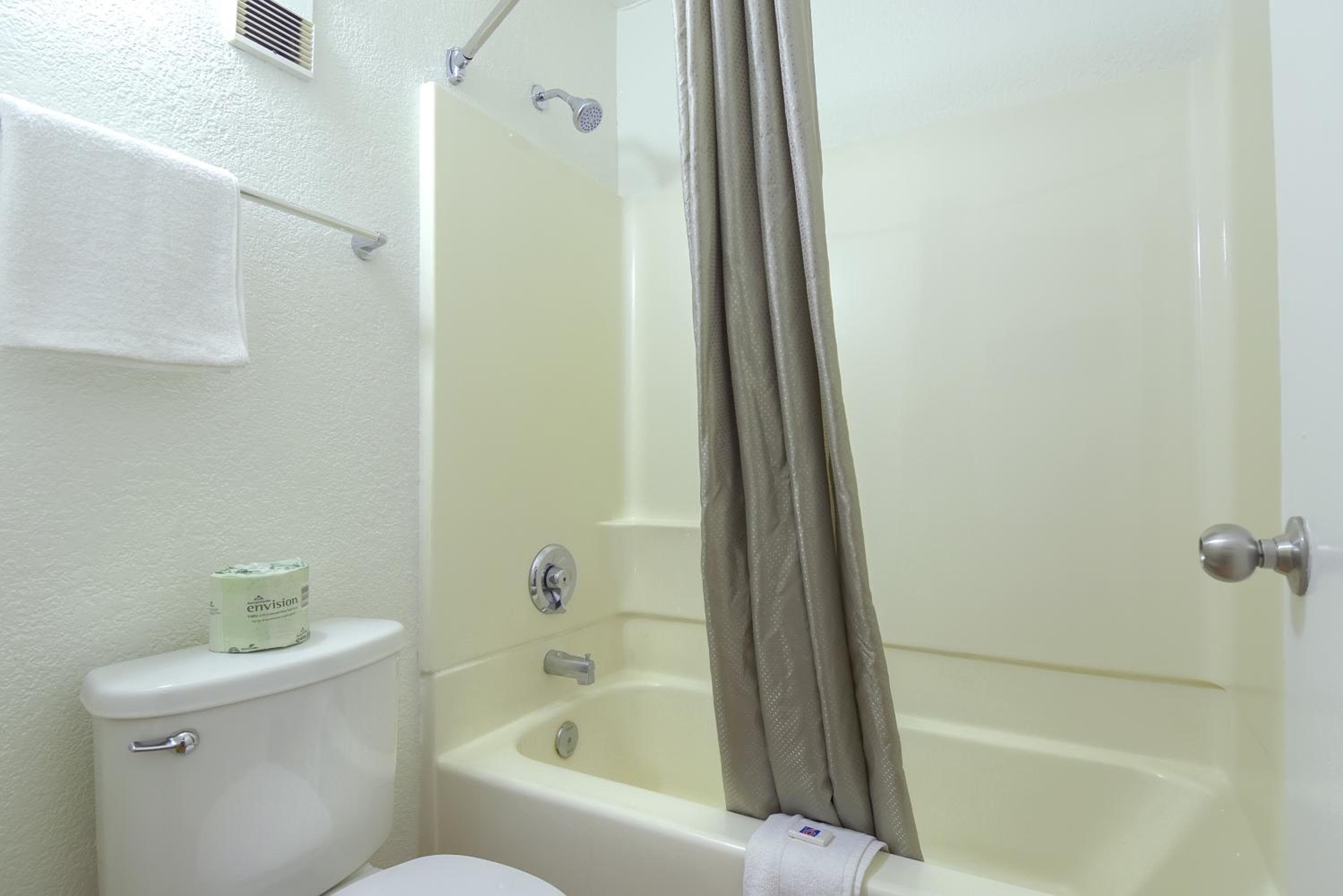 Motel 6 Las Vegas, NV – I-15 Stadium — 4
