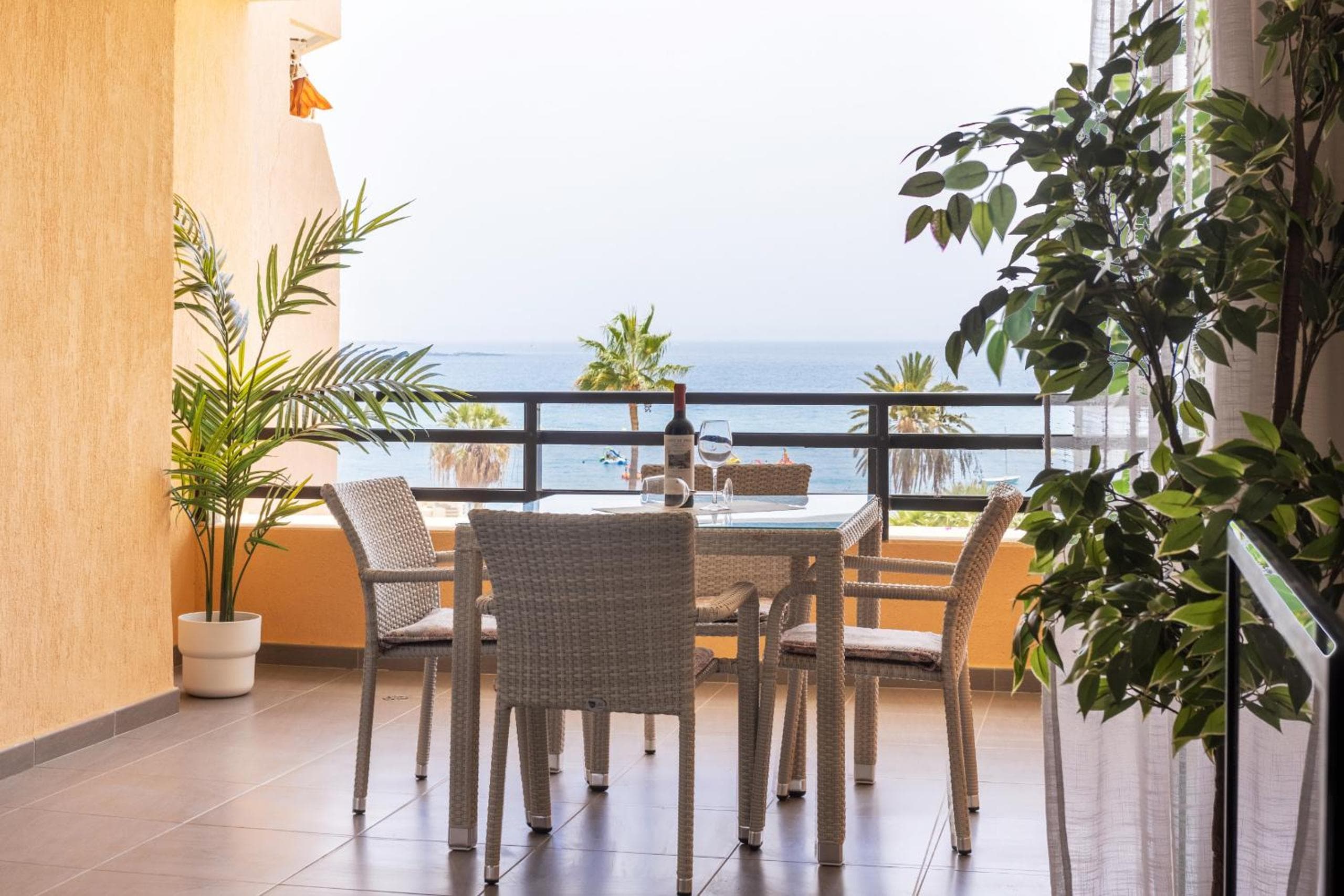 Frontline Penthouse with heated pool and parking — 1