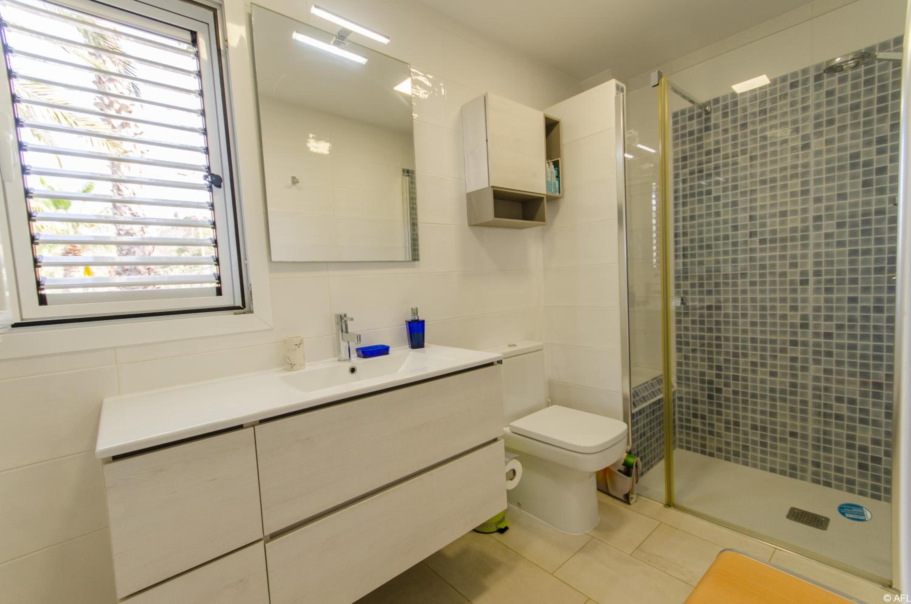 Holiday apartment with direct sea promenade access — 4