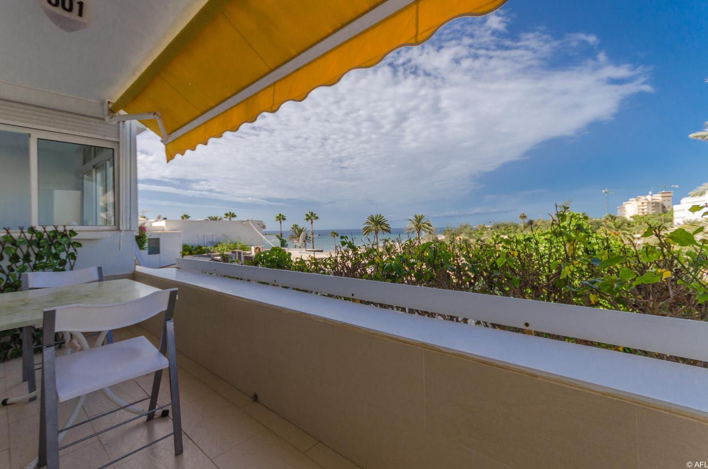 Holiday apartment with direct sea promenade access — 5