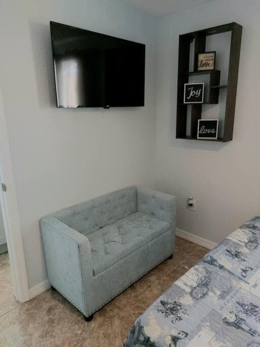 Das Torres' Loft West Tampa MidTown Raymond James Stadium — 15