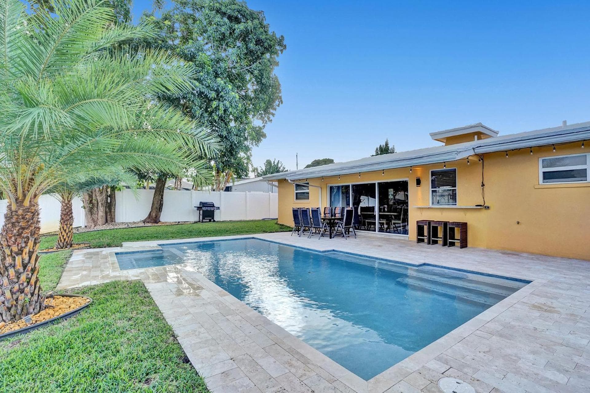 Waterfront Heated Pool(Complimentary), Jacuzzi, Pier, 2mi to Beach — 24