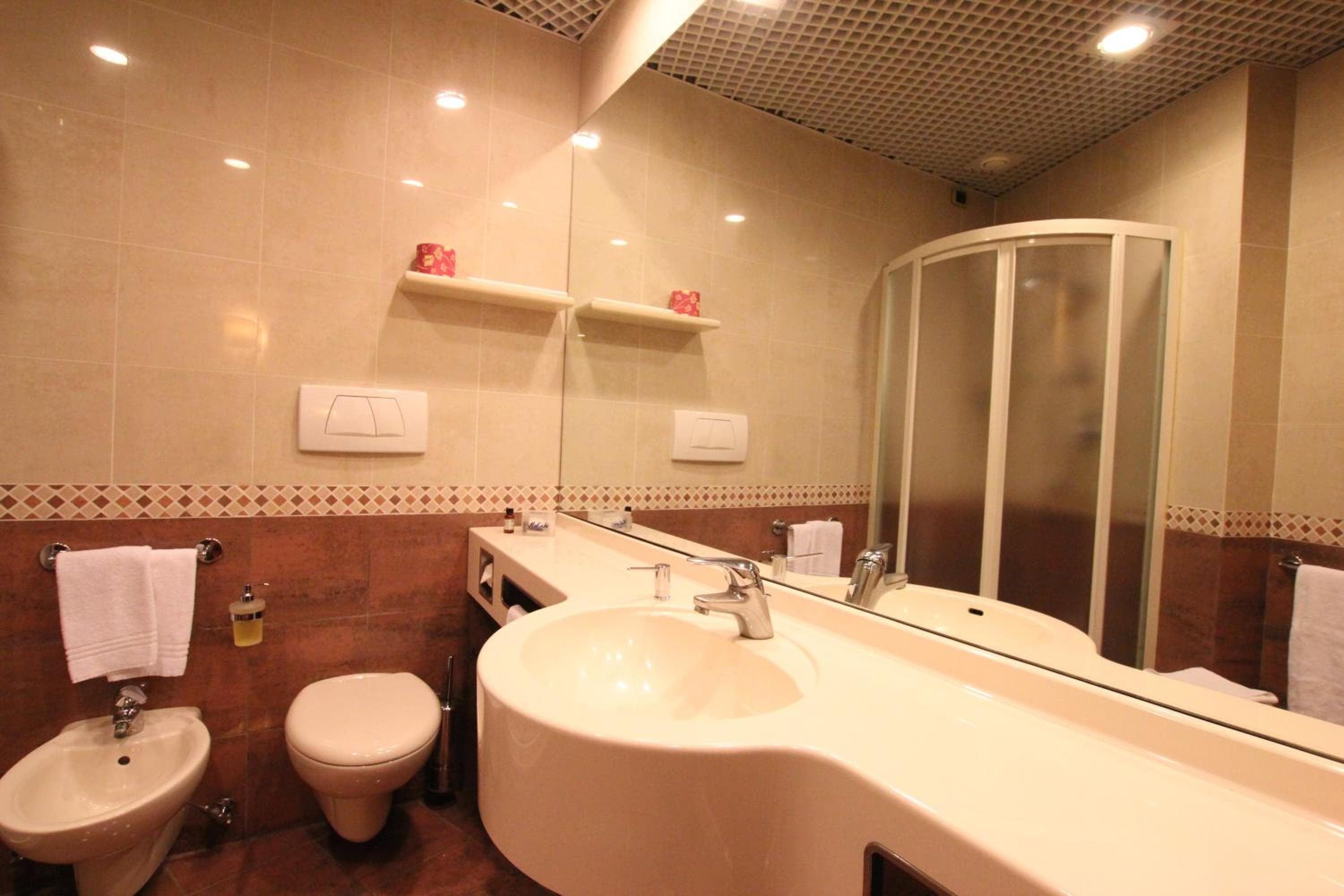 Mokinba Hotels King — 9