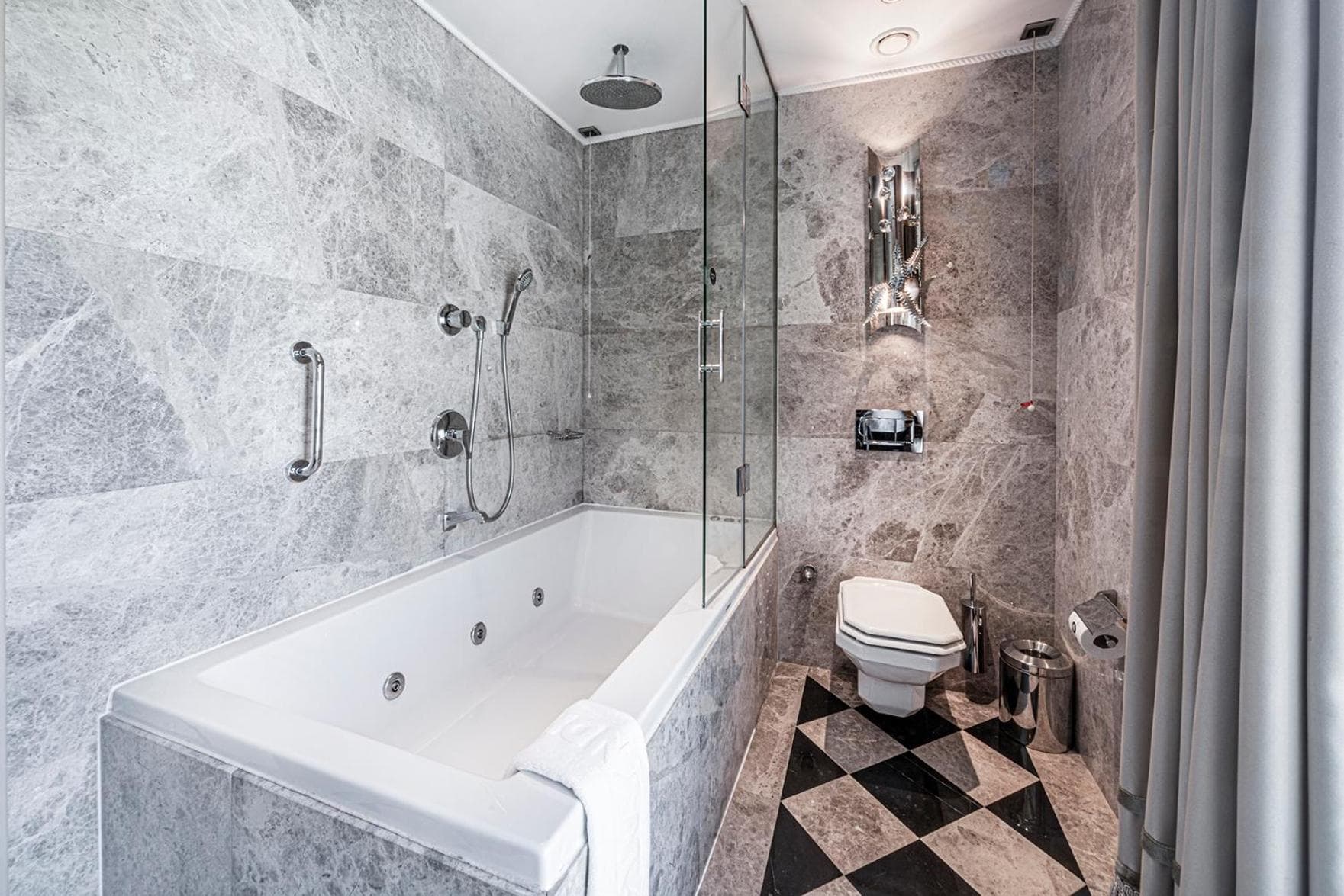 Wyndham Grand Istanbul Kalamış Marina Hotel — 24
