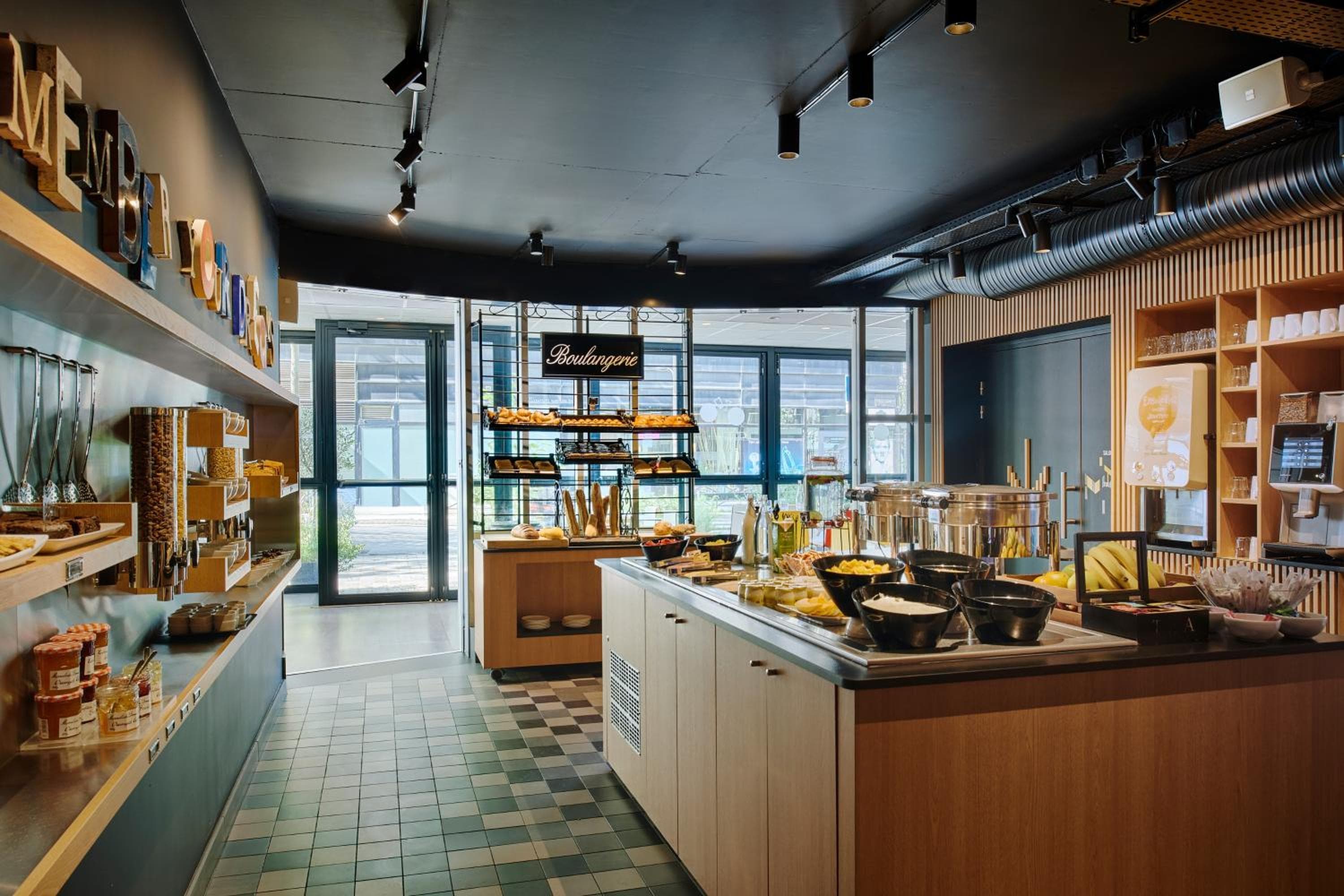 Hotel Campanile Parigi-Bercy Village — 9