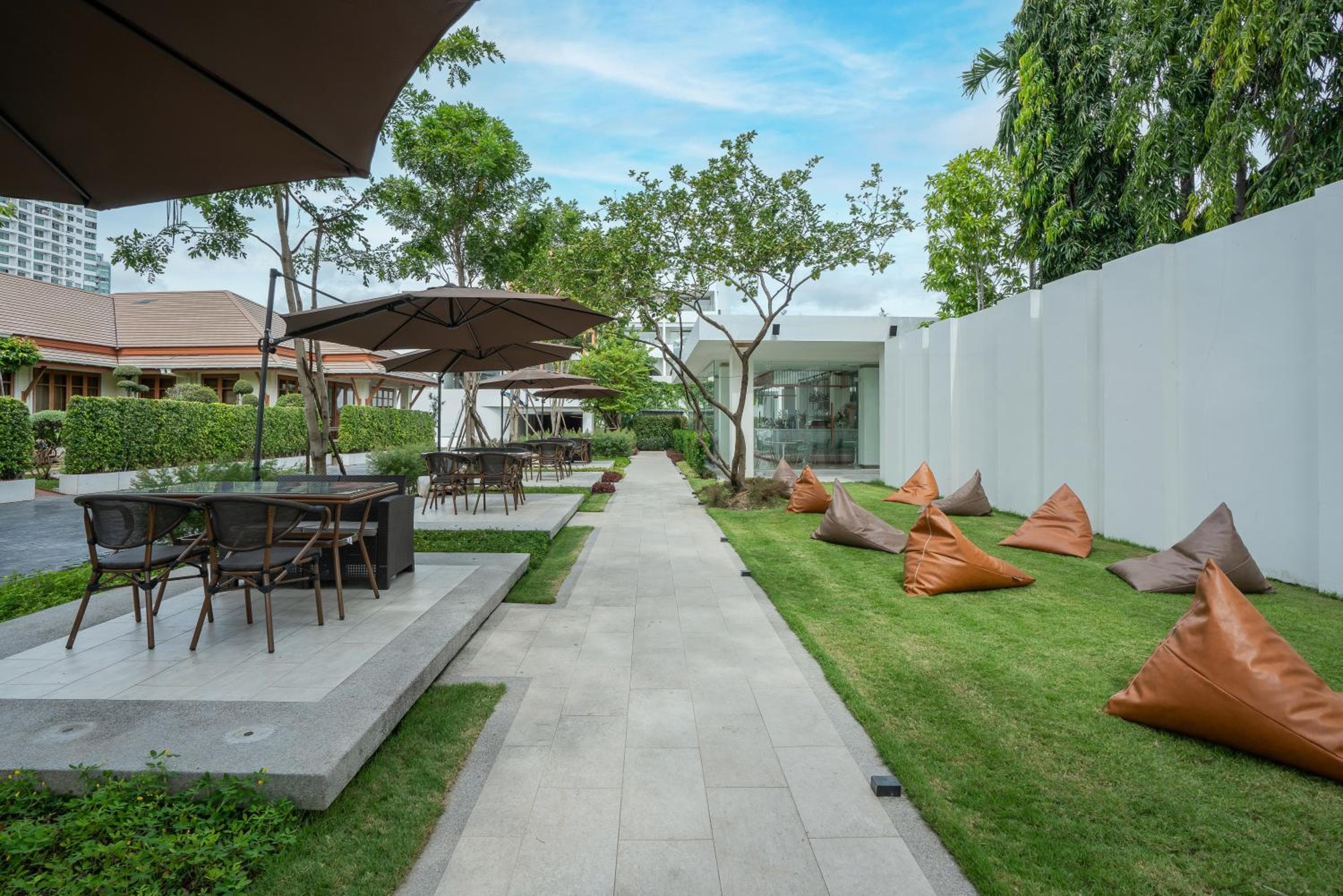 Lejos Bangkok Riverside Kene — 18
