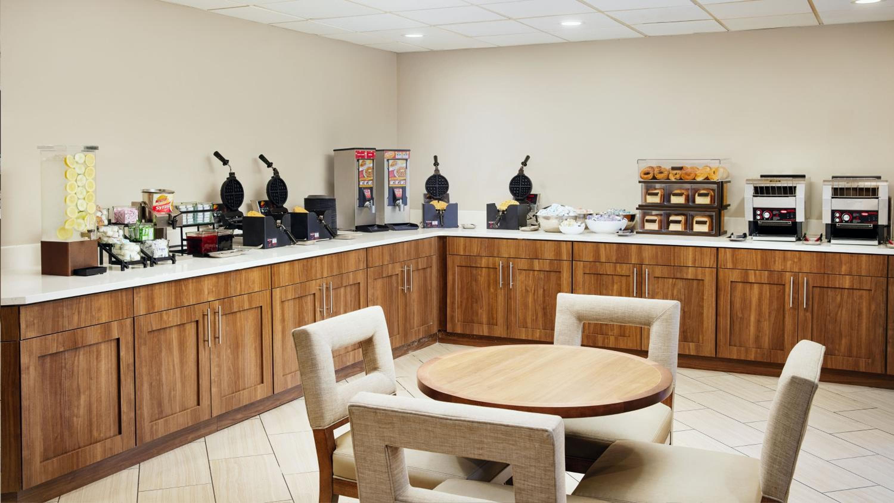 Staybridge Suites Orlando Royale Parc Suites by IHG — 13