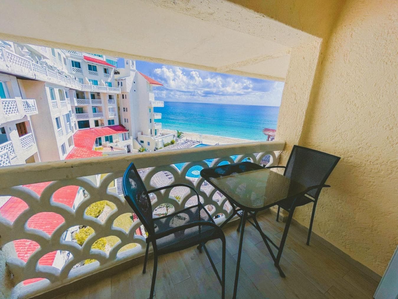 Cancun Plaza Condo Ocean front — 2