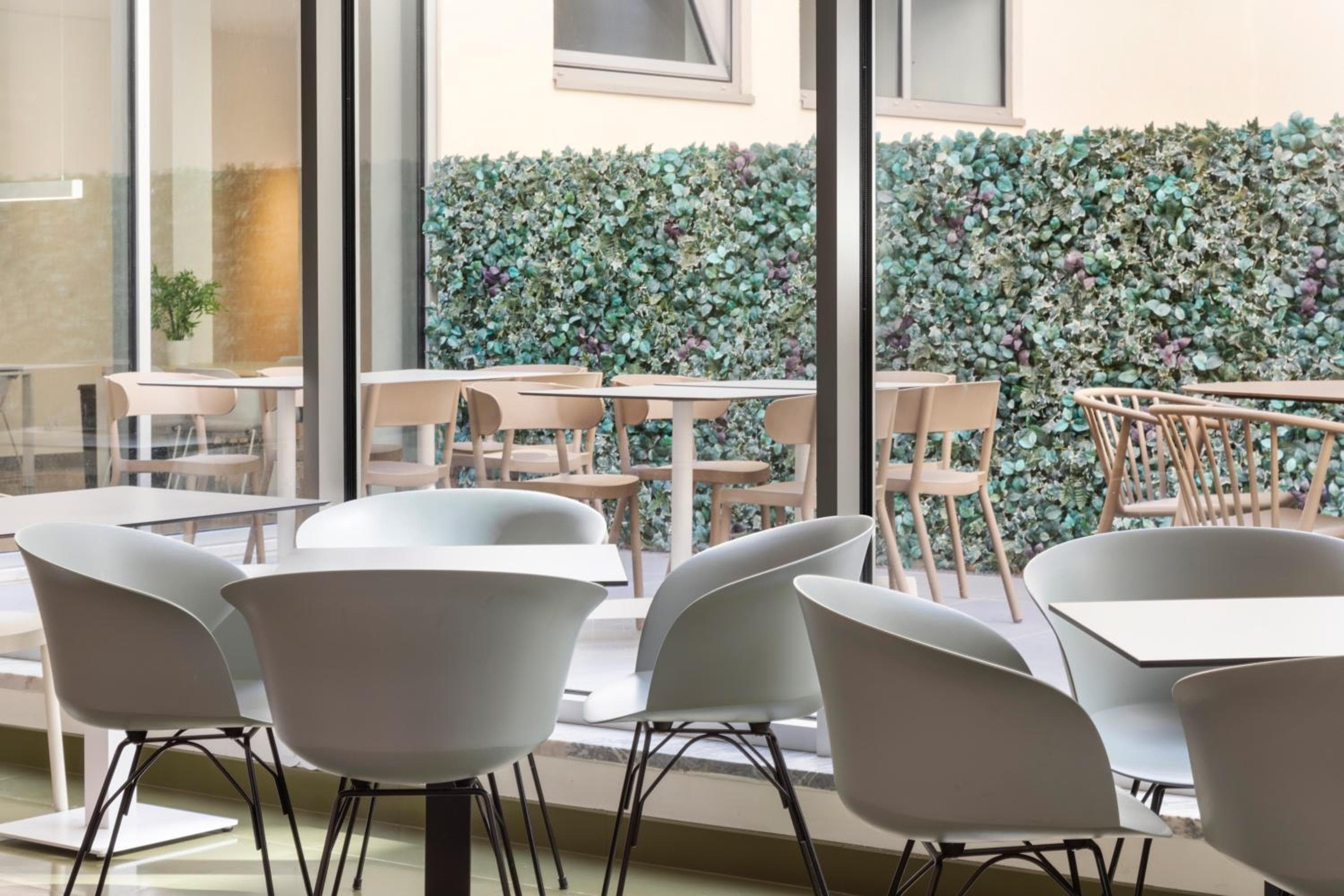 B&B HOTEL Lisboa Aeroporto — 14