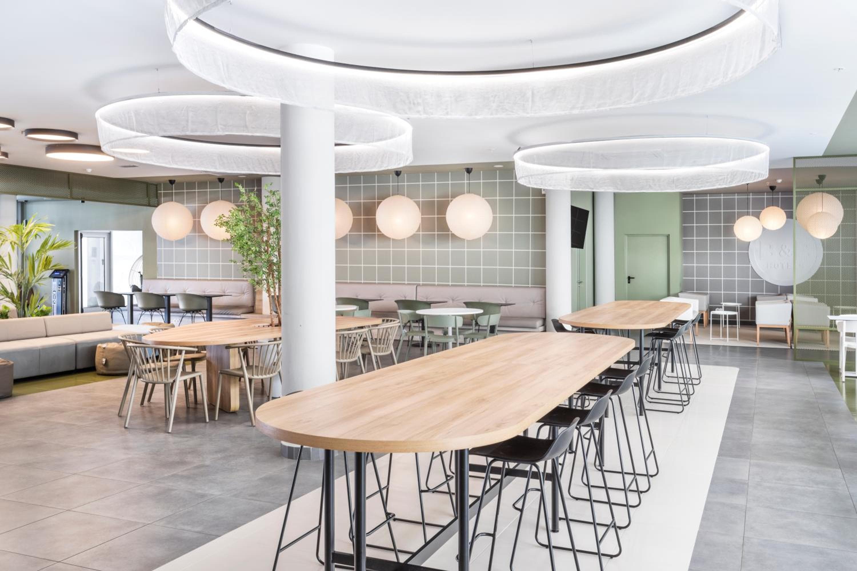 B&B HOTEL Lissabon Flughafen — 25