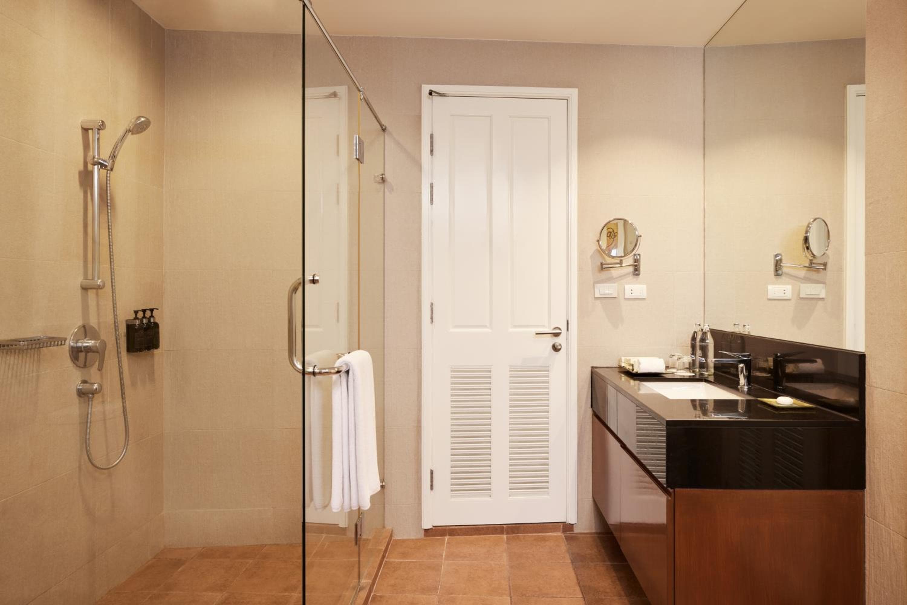 Dusit Suites Hotel Ratchadamri, Bangkok — 6