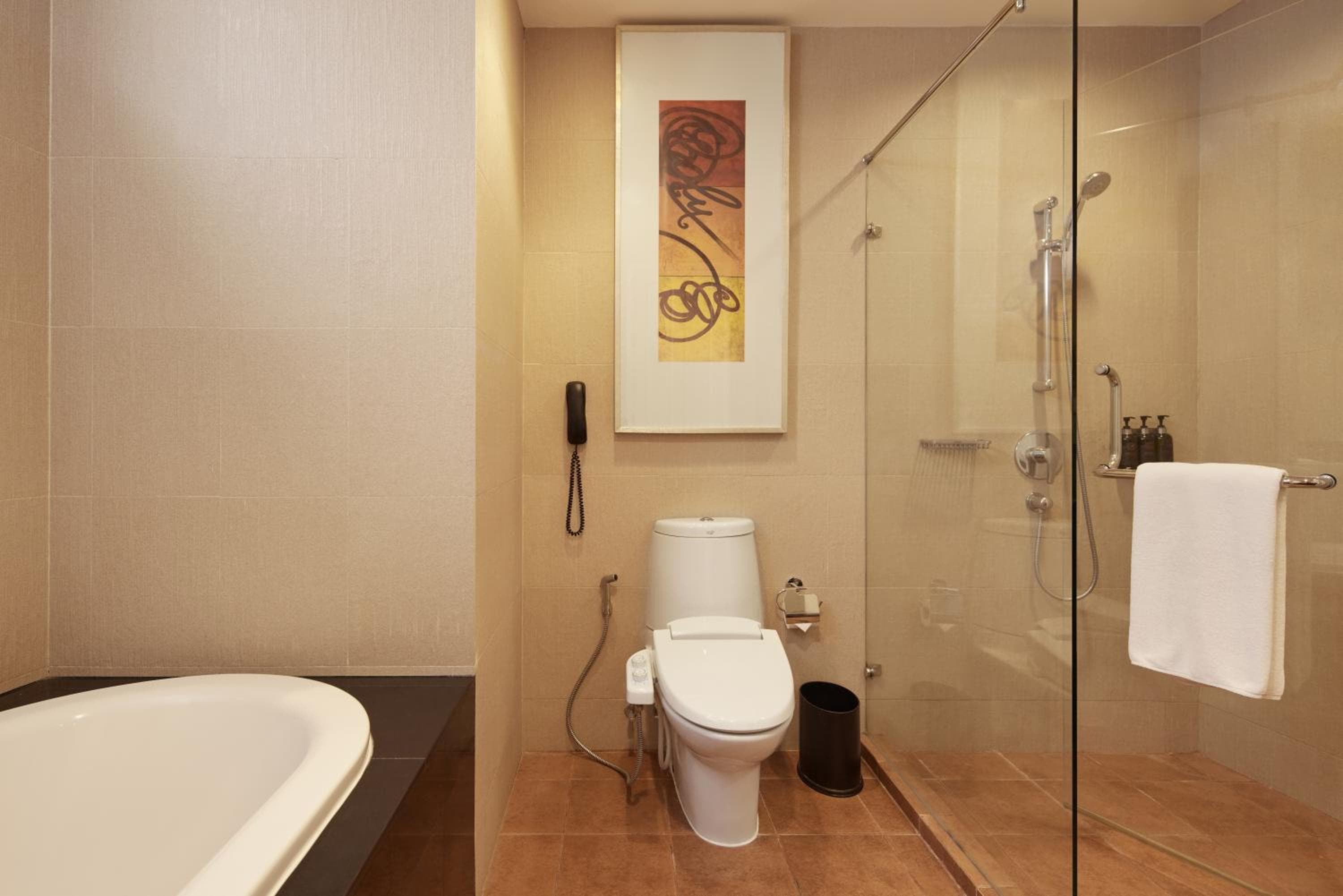 Dusit Suites Hotel Ratchadamri, Bangkok — 7
