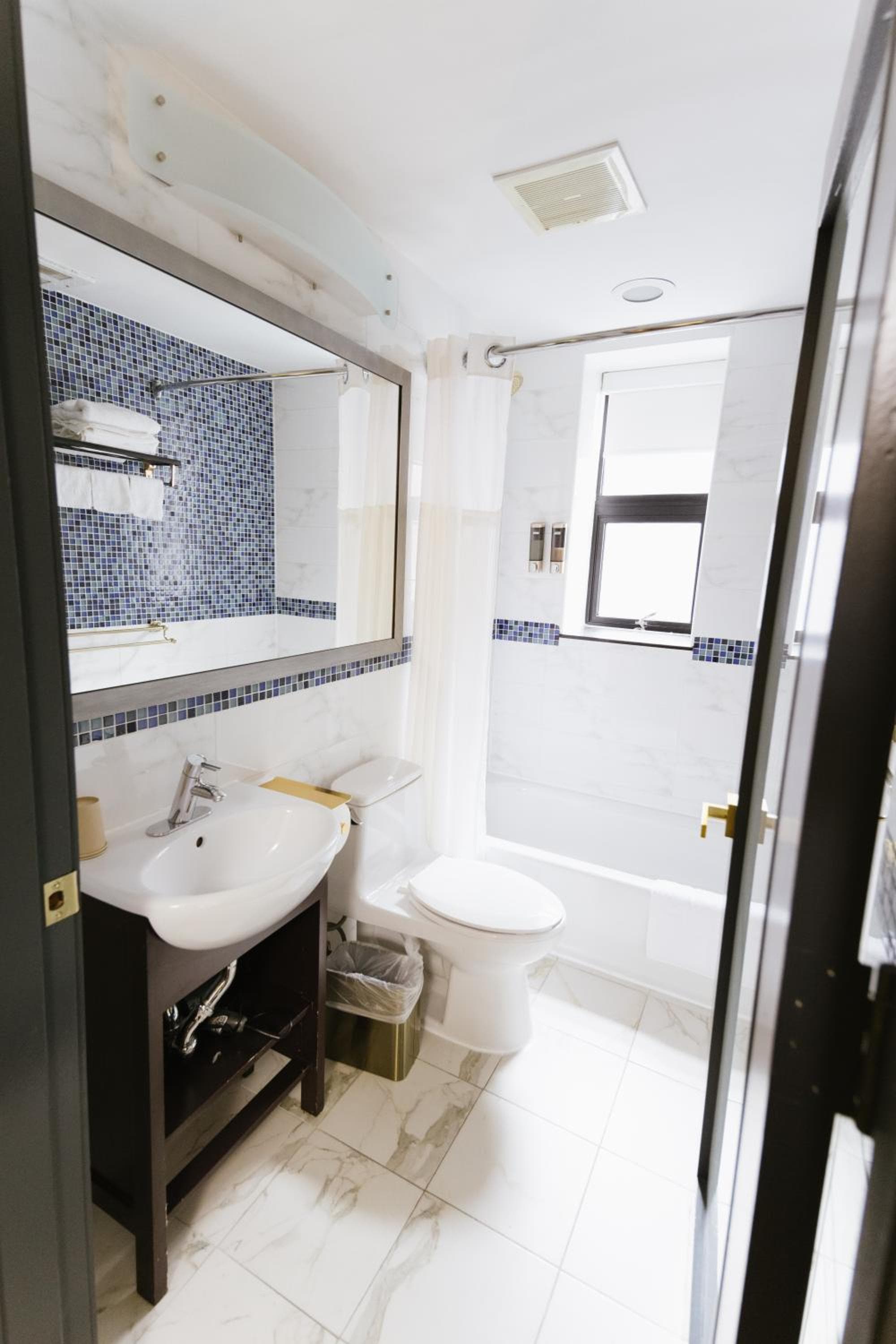 Hotel Richland LES — 9