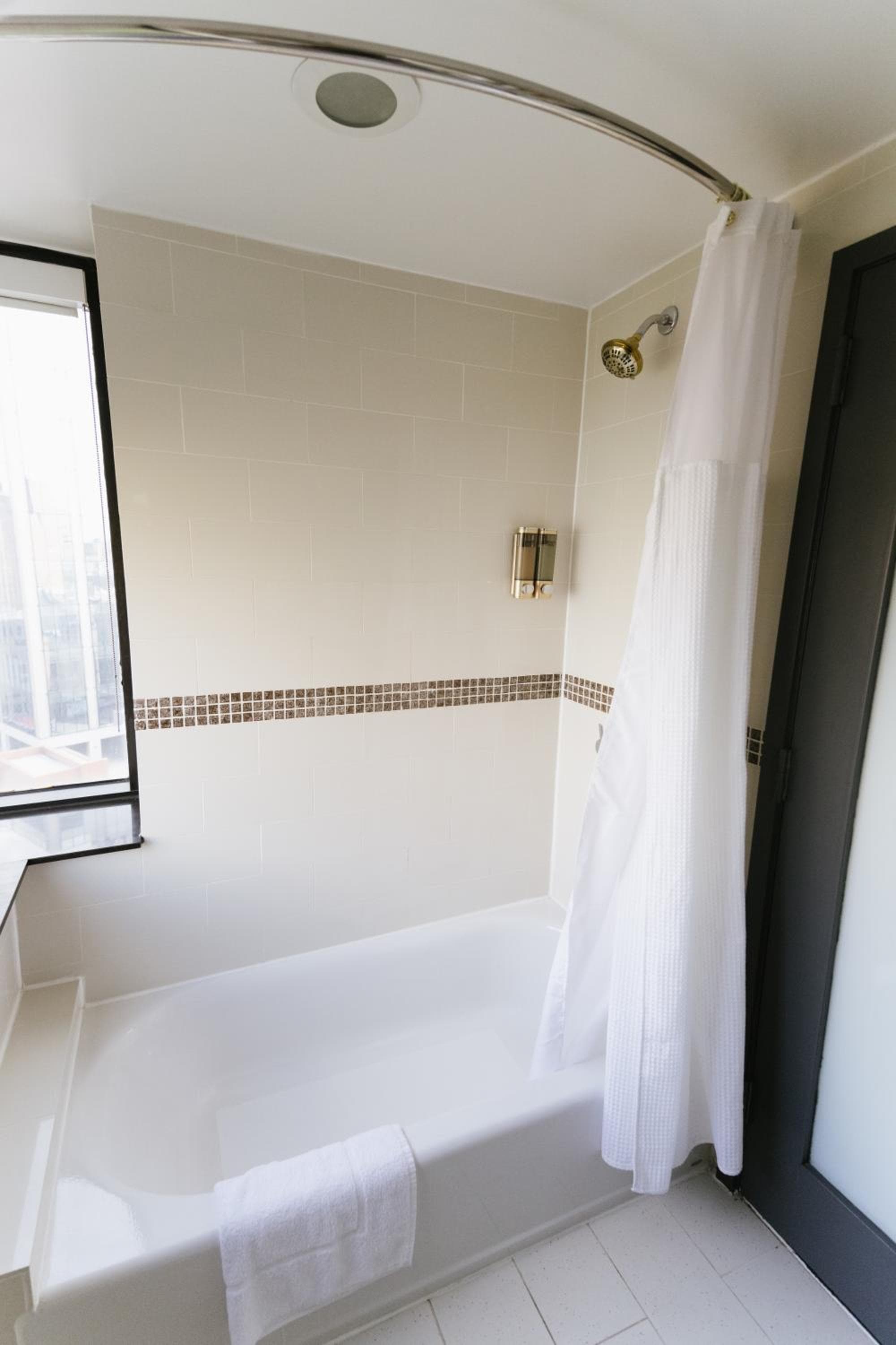 Hotel Richland LES — 16