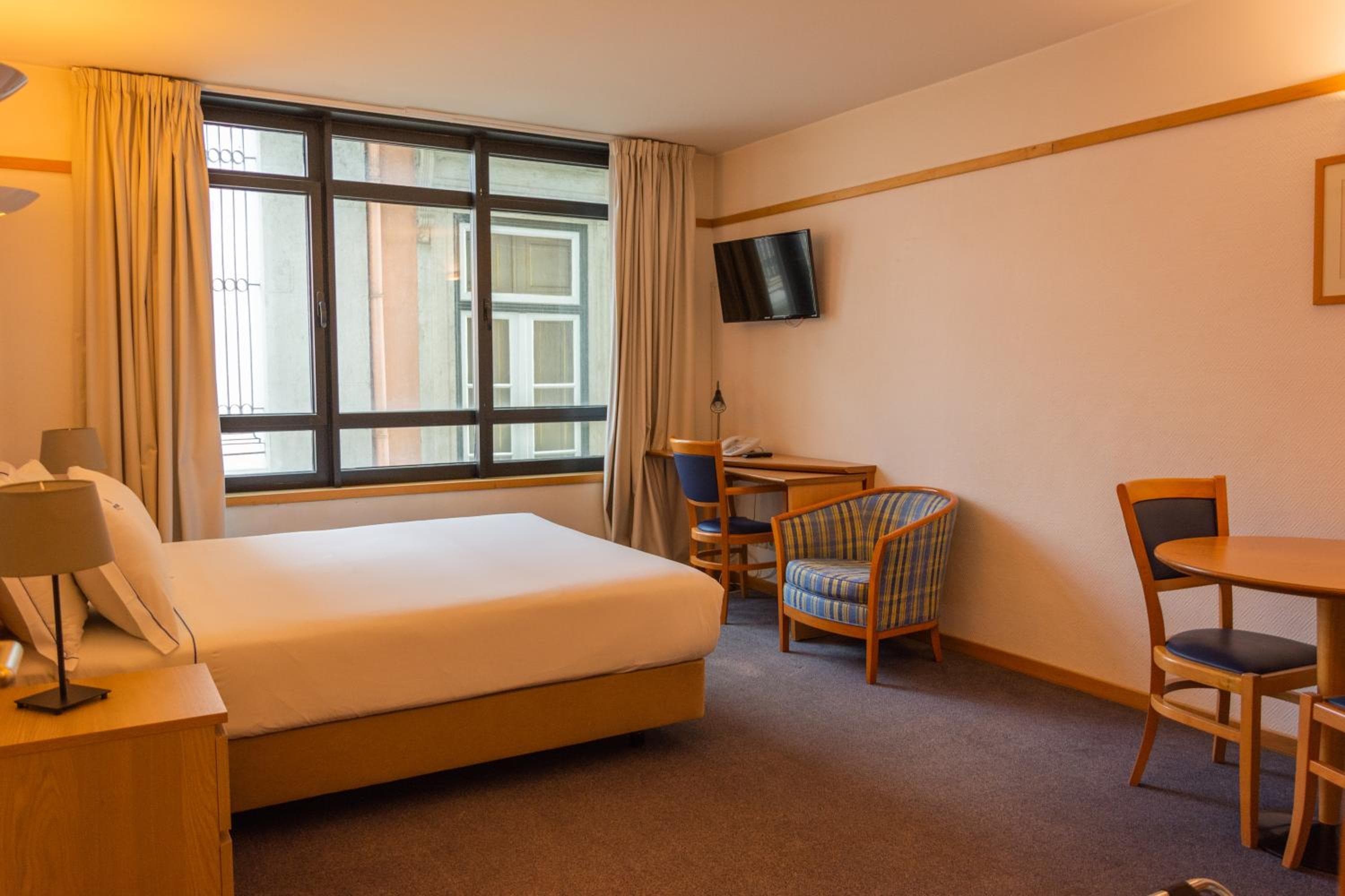 VIP Executive Eden Aparthotel — 3
