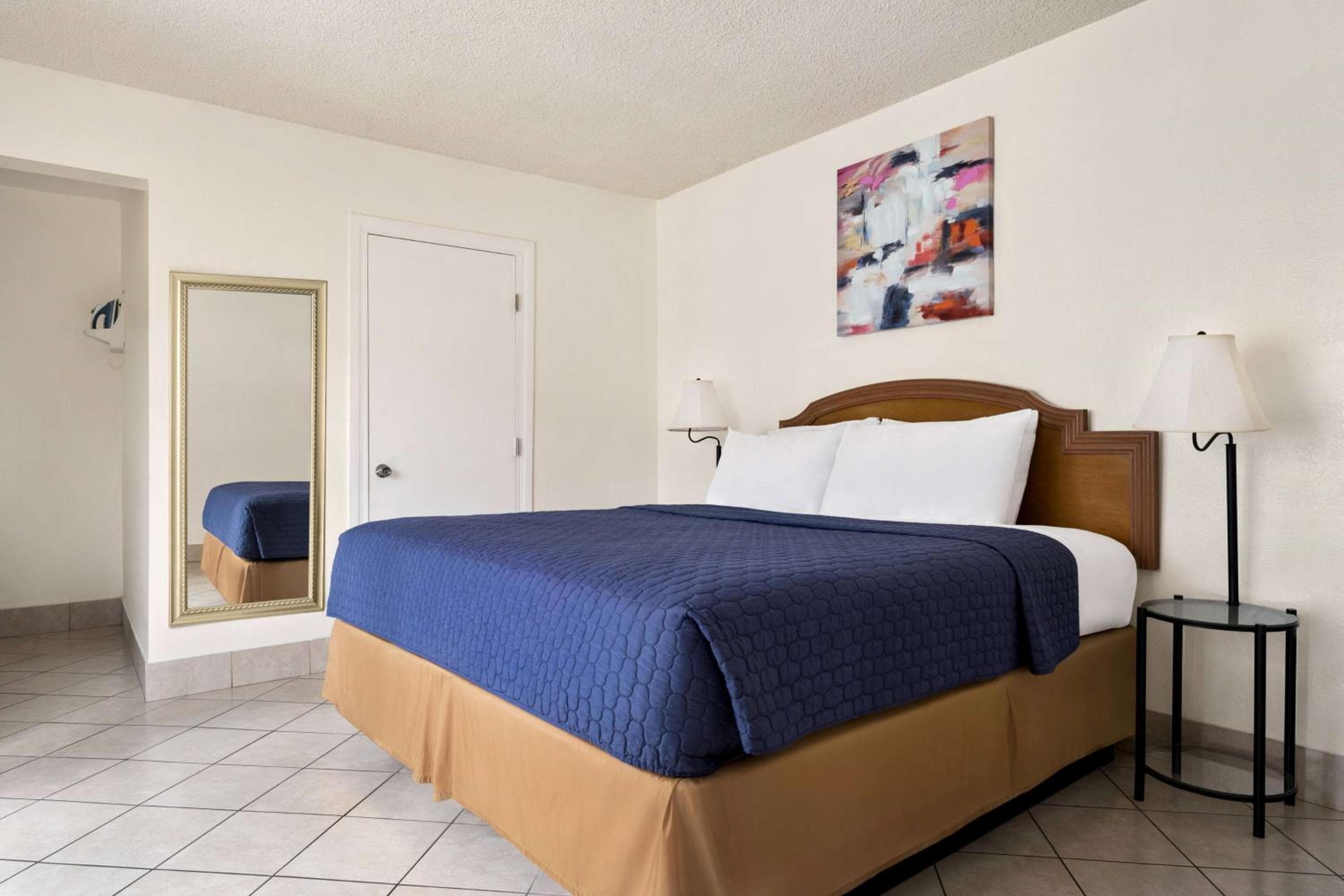 Travelodge by Wyndham Las Vegas — 11