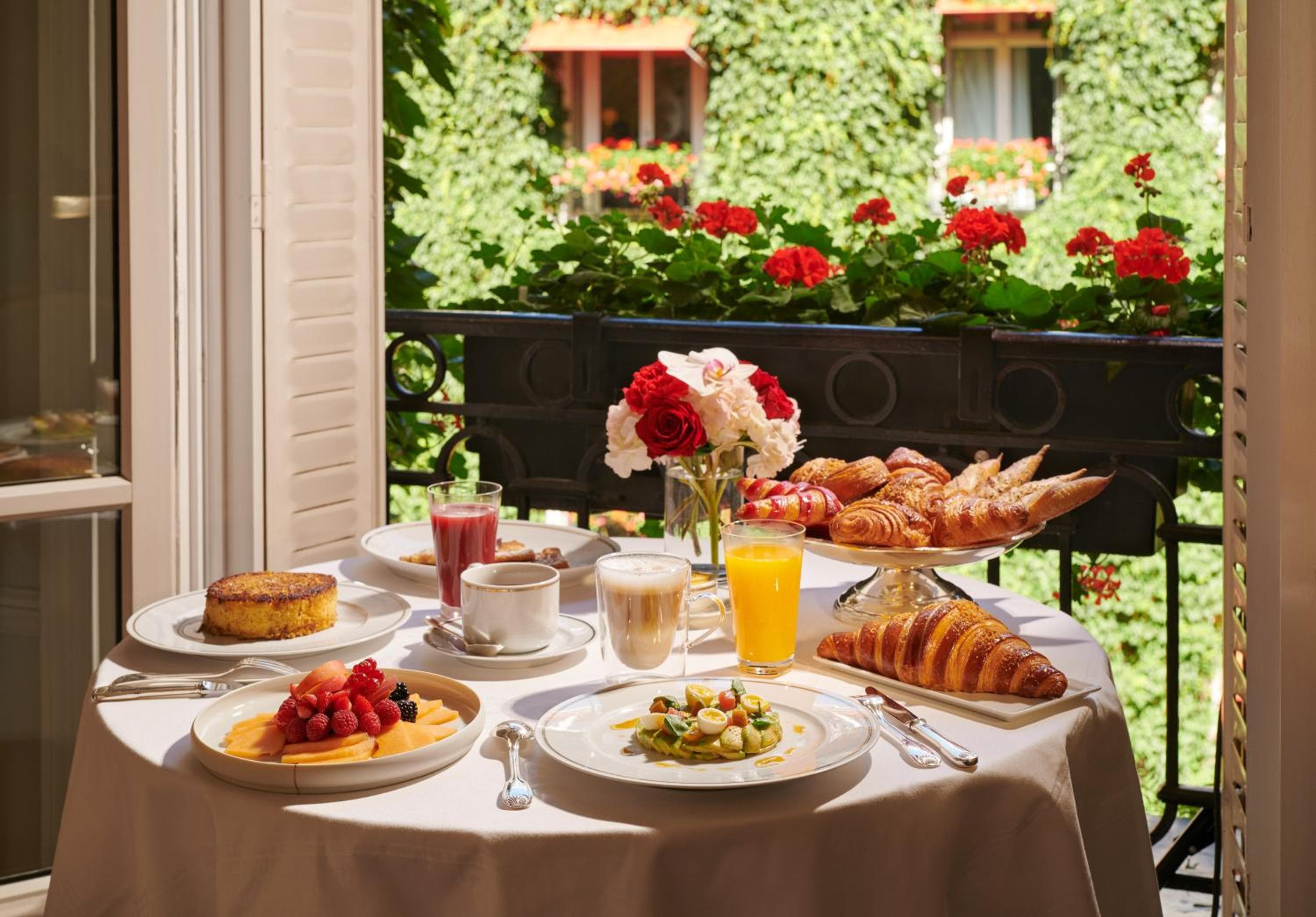 Hôtel Plaza Athénée - Dorchester Collection — 13