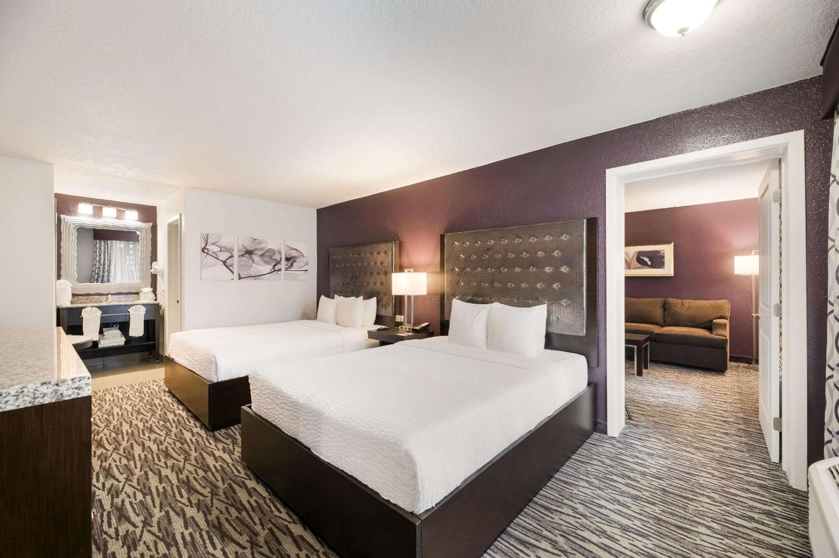 Clarion Inn & Suites Across From Universal Orlando Resort — 25