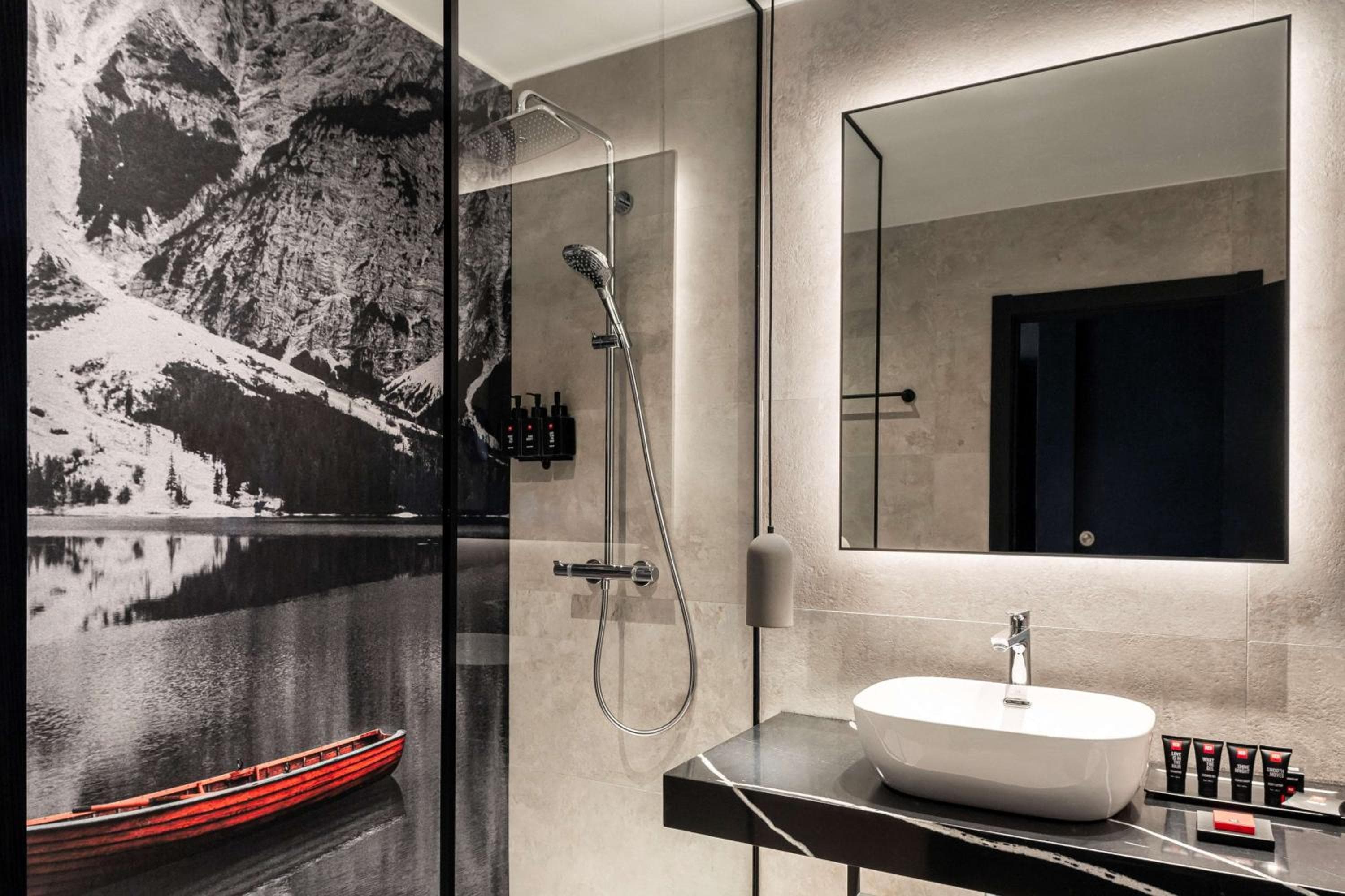 Radisson RED Madrid — 22