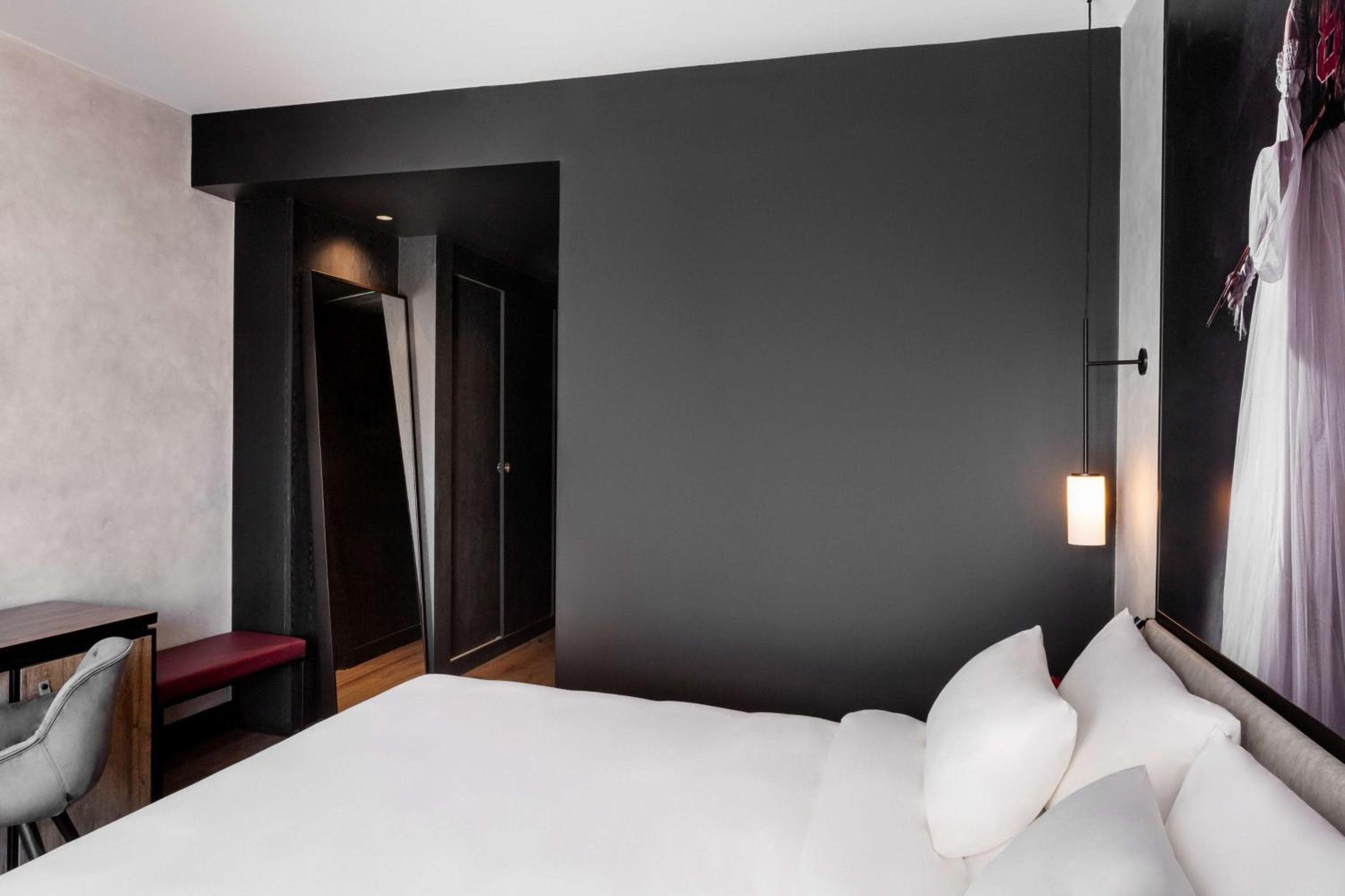 Radisson RED Madrid — 26