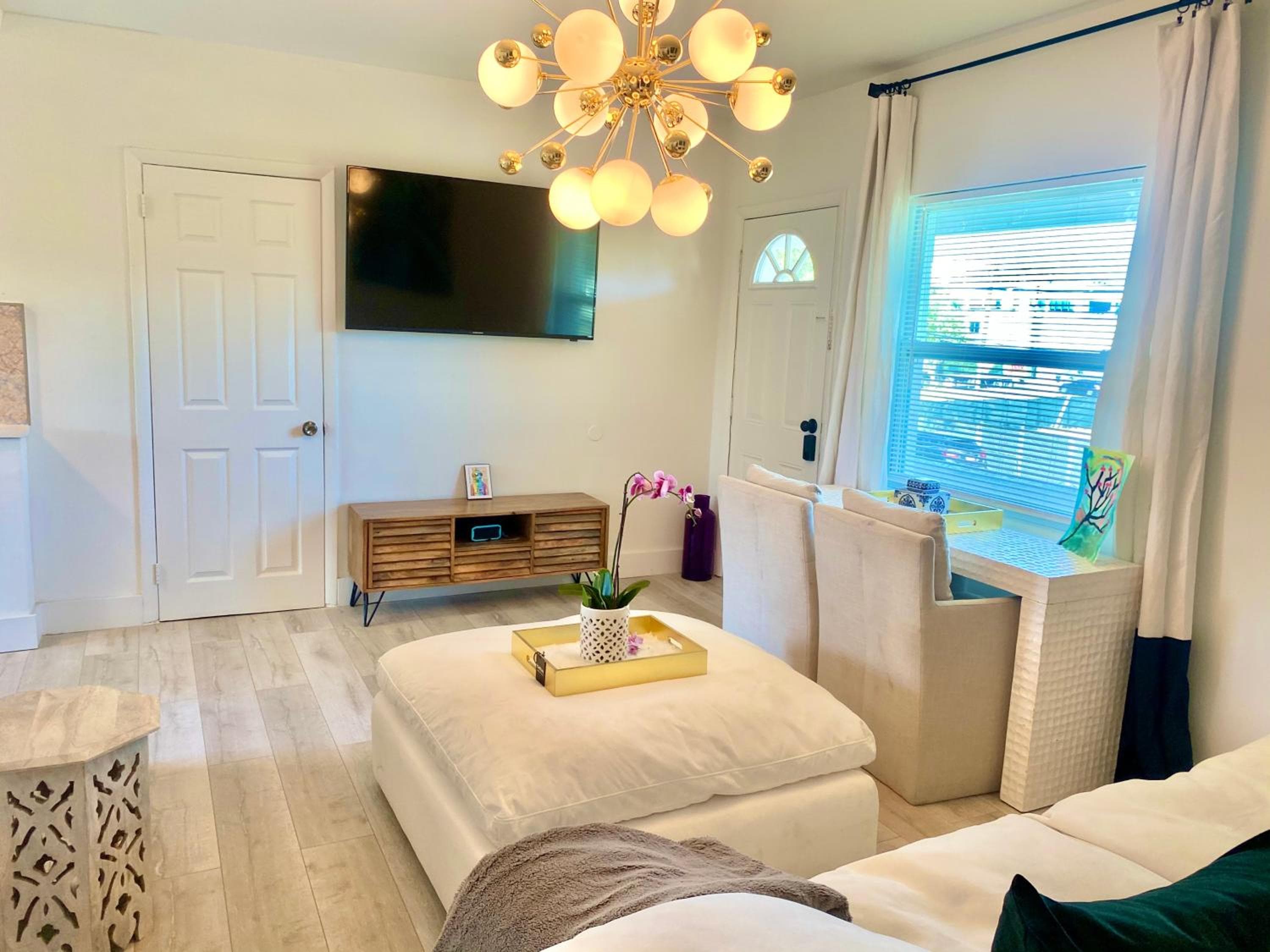 3 Seasons at the Carrington 3 Two Bedroom 1 Bath Apts -6 Bedrooms 3 bathrooms and 3 bedroom 2 bathroom Villa — 19