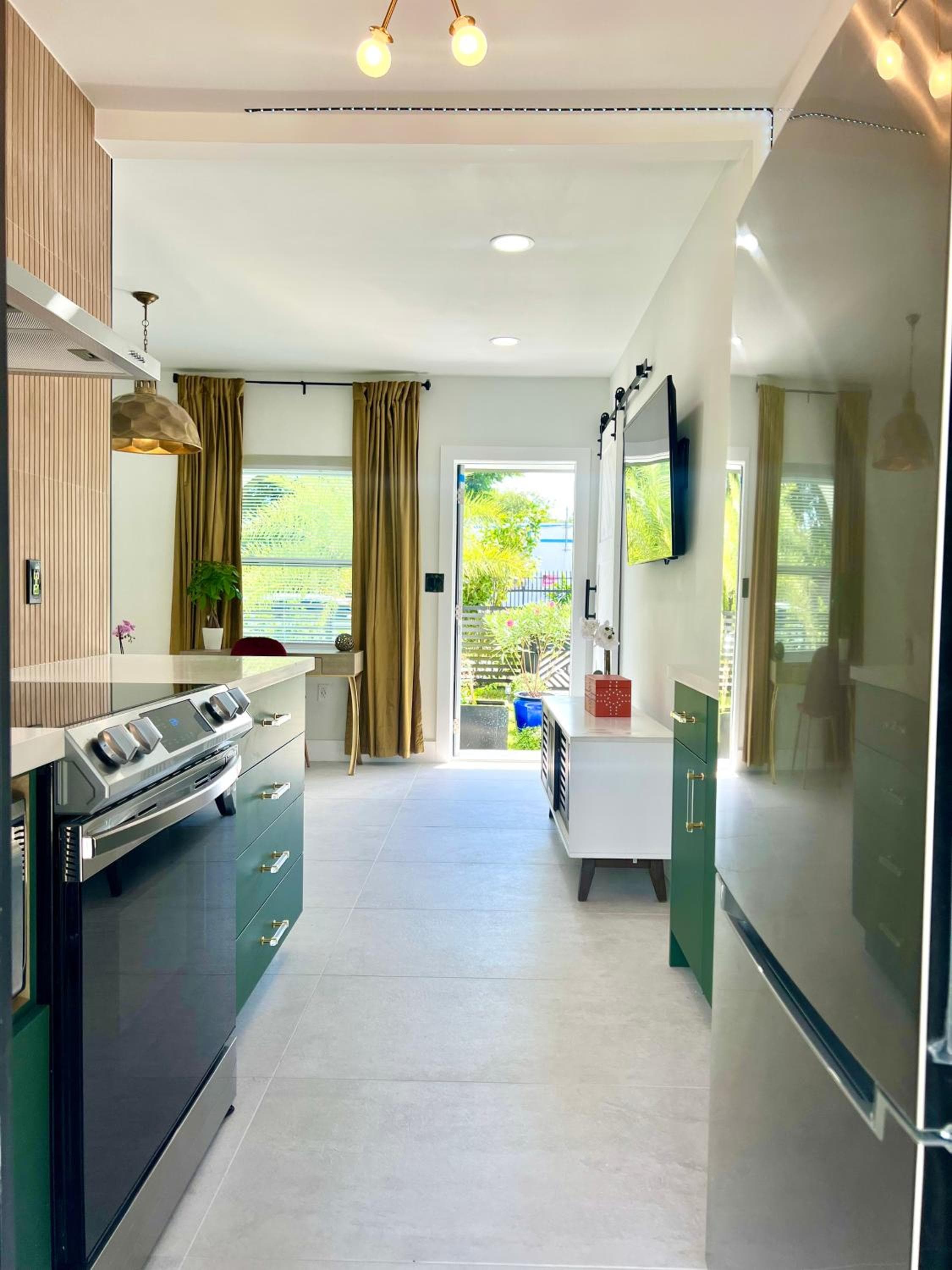 3 Seasons at the Carrington 3 Two Bedroom 1 Bath Apts -6 Bedrooms 3 bathrooms and 3 bedroom 2 bathroom Villa — 20