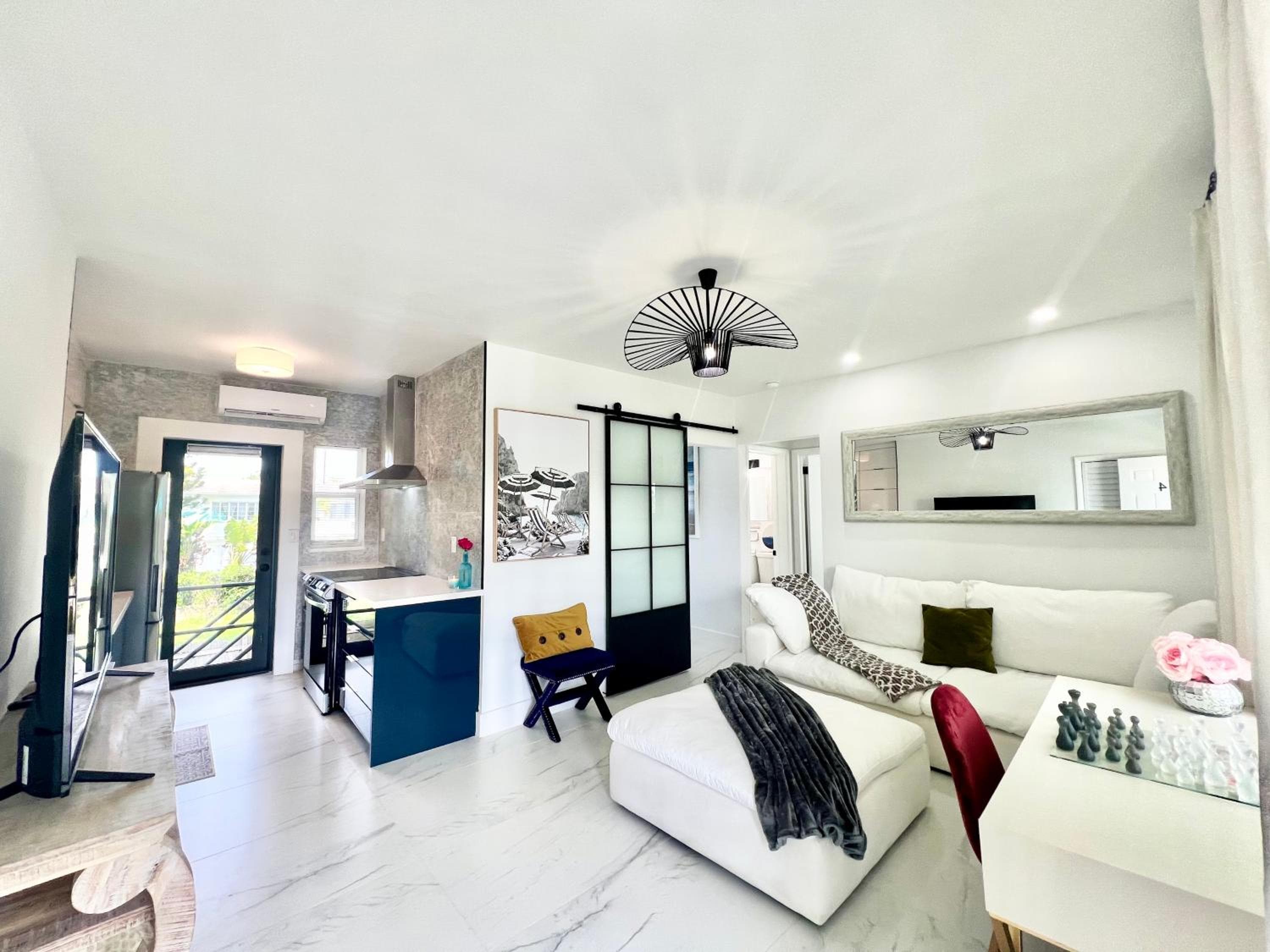 3 Seasons at the Carrington 3 Two Bedroom 1 Bath Apts -6 Bedrooms 3 bathrooms and 3 bedroom 2 bathroom Villa — 17