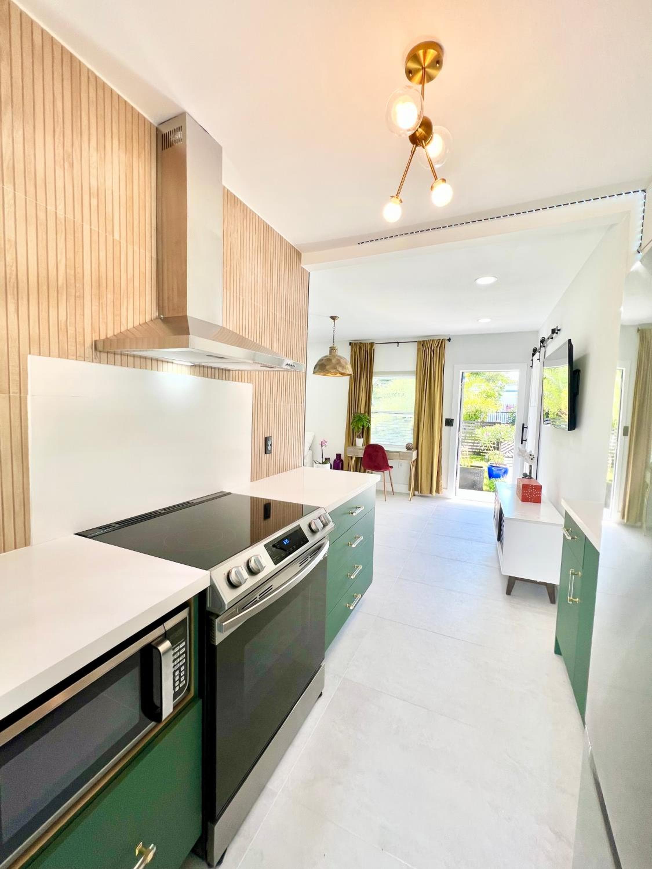 3 Seasons at the Carrington 3 Two Bedroom 1 Bath Apts -6 Bedrooms 3 bathrooms and 3 bedroom 2 bathroom Villa — 13