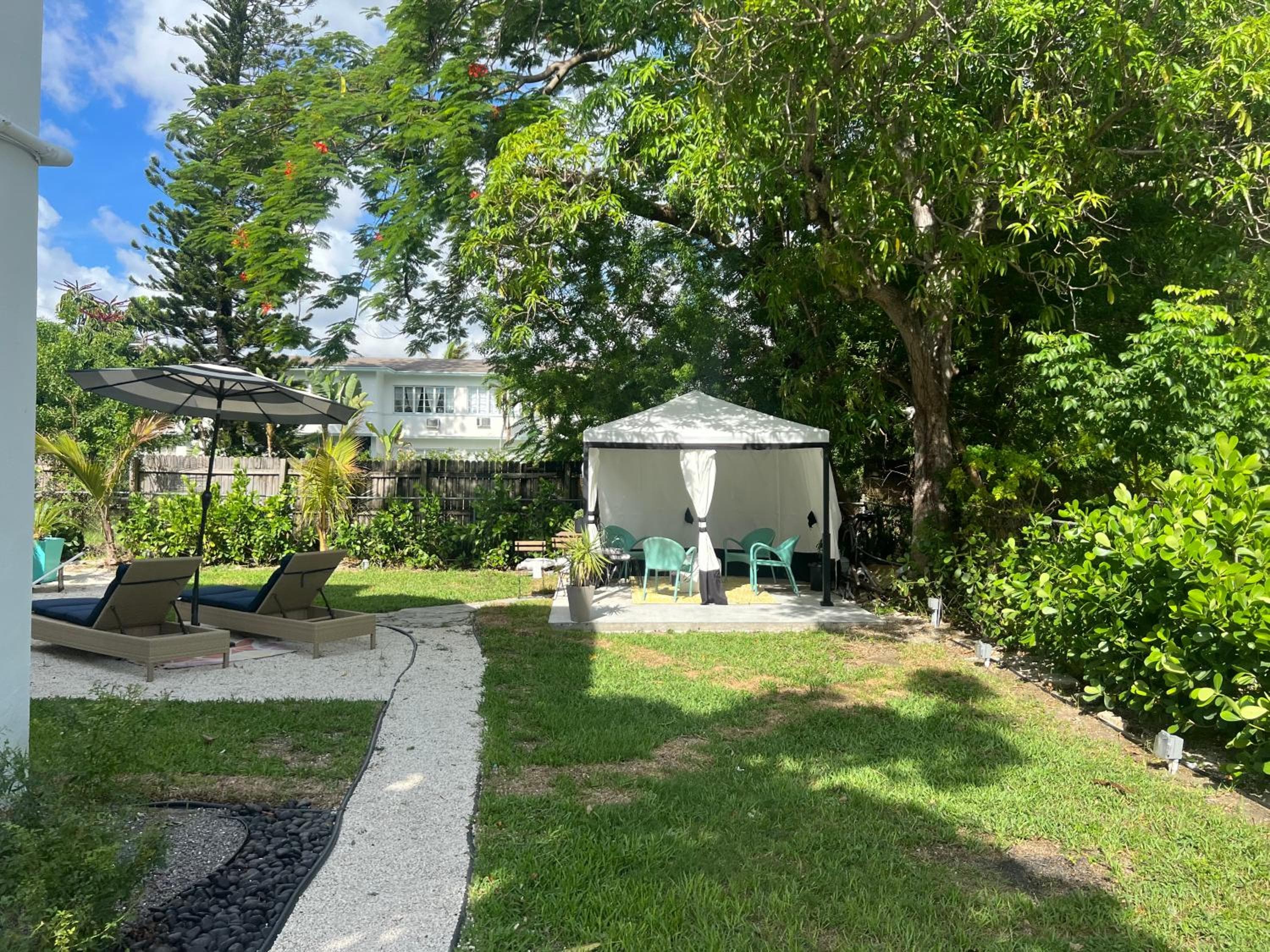 3 Seasons at the Carrington 3 Two Bedroom 1 Bath Apts -6 Bedrooms 3 bathrooms and 3 bedroom 2 bathroom Villa — 2