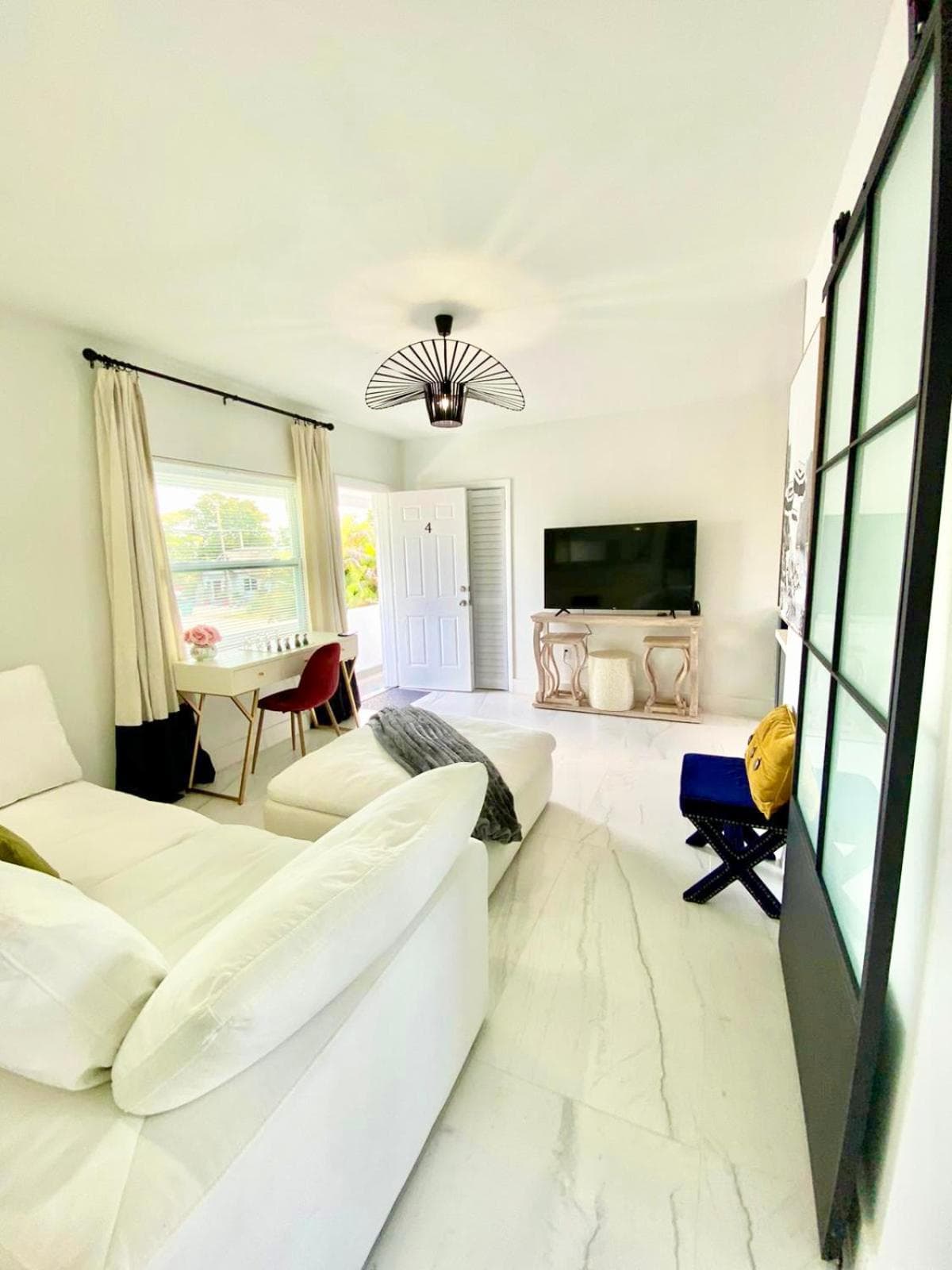 3 Seasons at the Carrington 3 Two Bedroom 1 Bath Apts -6 Bedrooms 3 bathrooms and 3 bedroom 2 bathroom Villa — 18