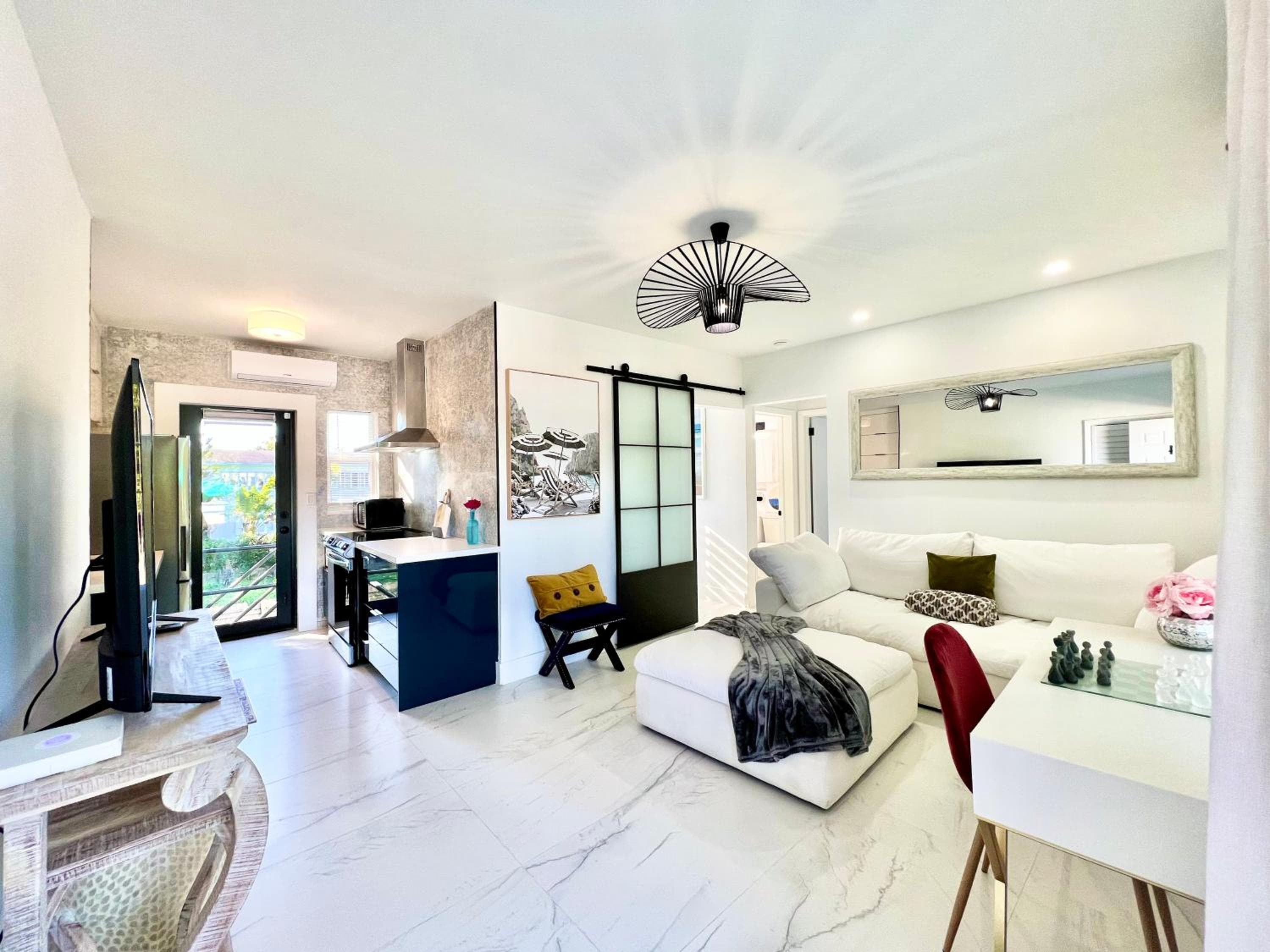 3 Seasons at the Carrington 3 Two Bedroom 1 Bath Apts -6 Bedrooms 3 bathrooms and 3 bedroom 2 bathroom Villa — 26