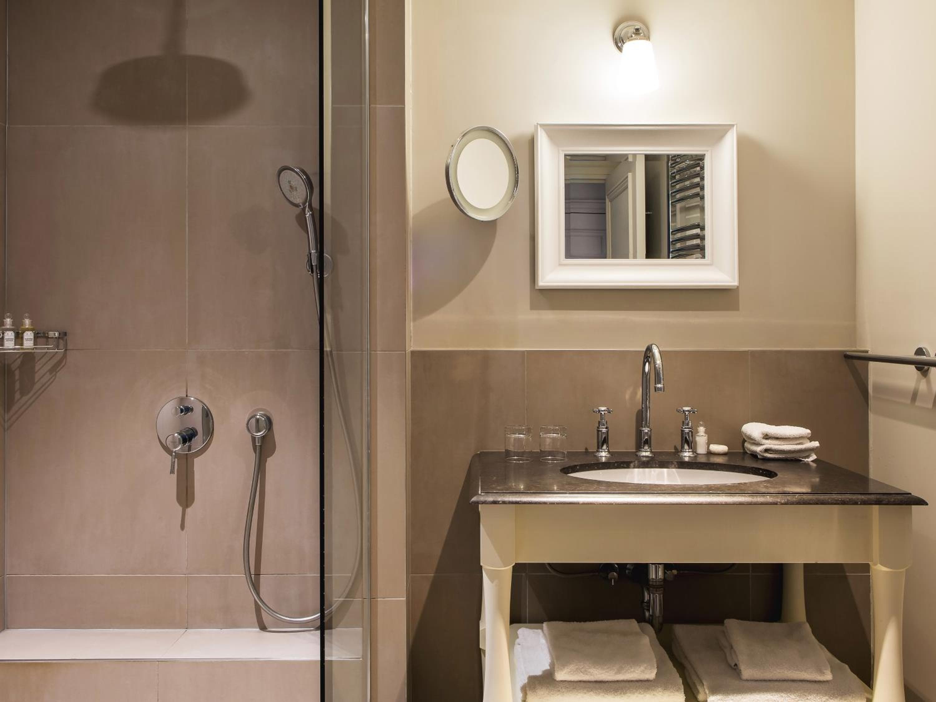 Nuevo Hotel Roblin — 10