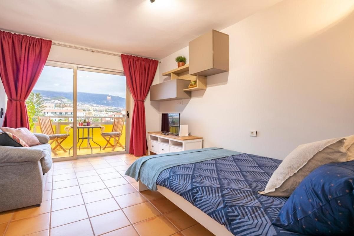 Salamander Vacational Home with balcony and fantastic views — 1