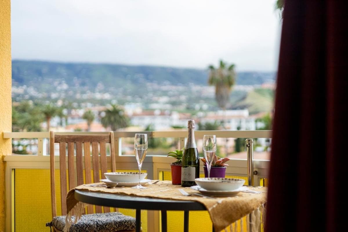 Salamander Vacational Home with balcony and fantastic views — 3