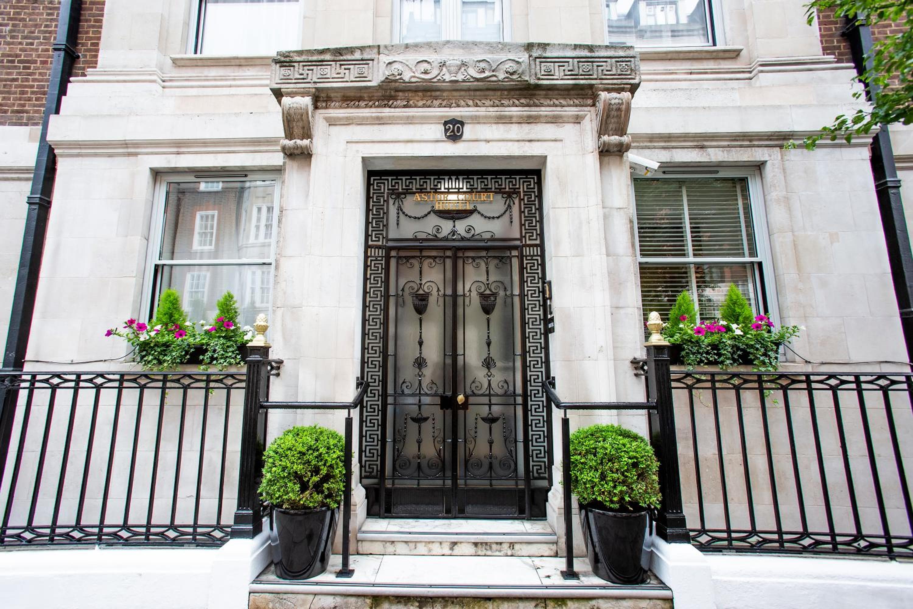 Astor Court Hotel — 10