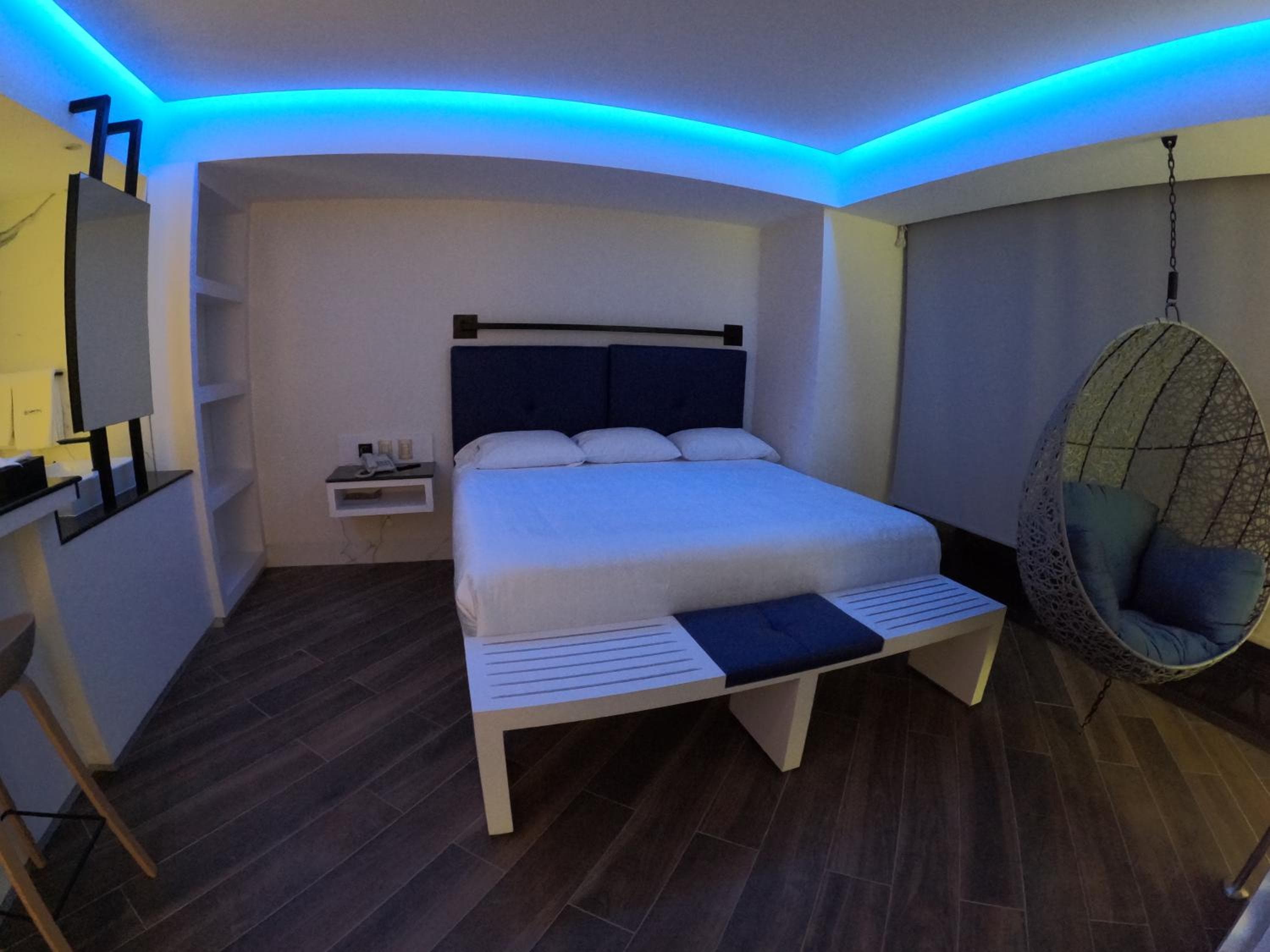 WeEnjoy Hotels Aeropuerto CDMX — 12