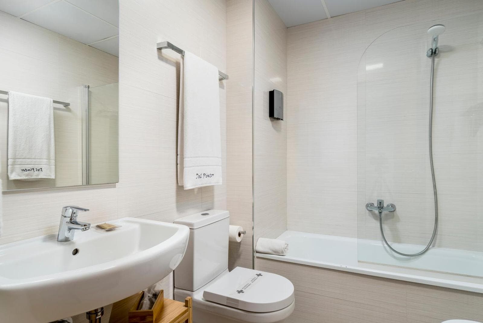Suites del Pintor by Hoteles con Cultura — 11