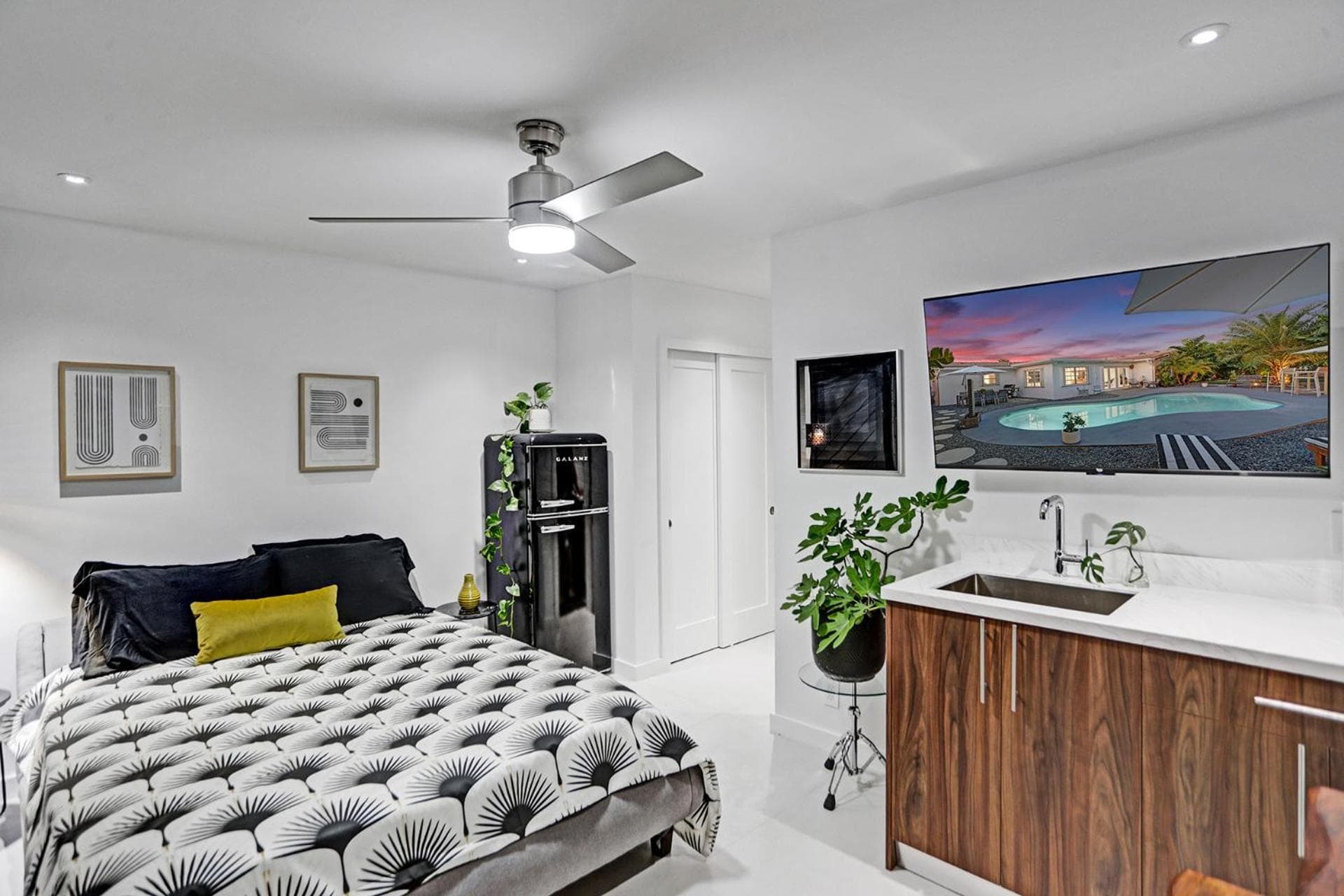 Stylish Luxury Tropical Junior Suite — 9