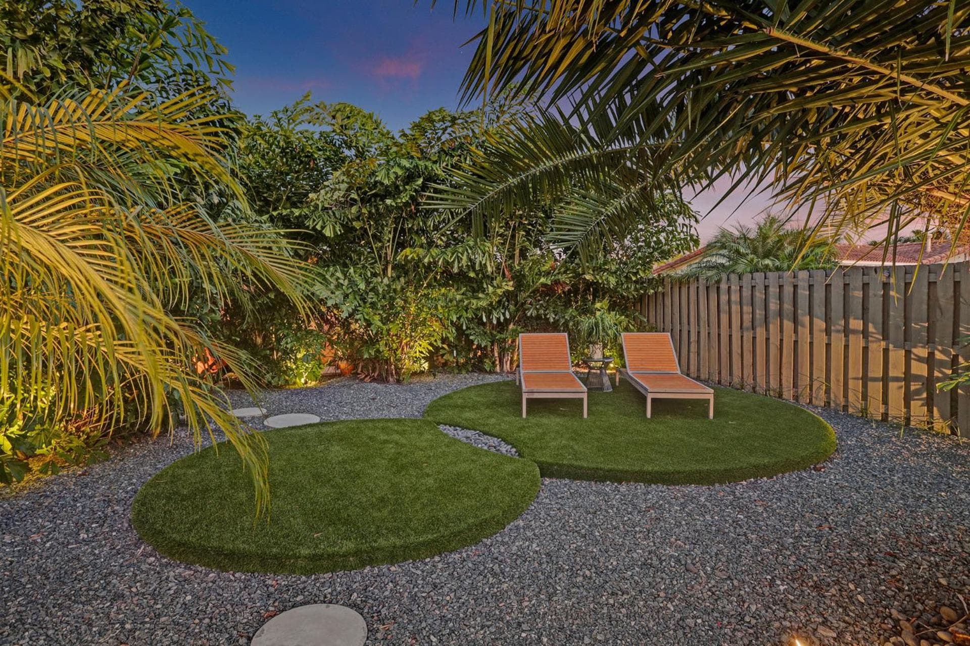 Stylish Luxury Tropical Junior Suite — 14