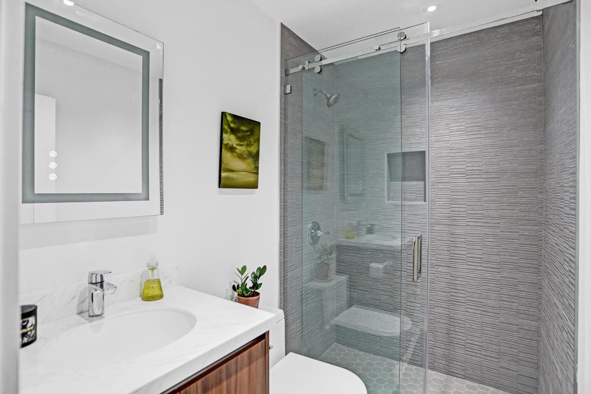 Stylish Luxury Tropical Junior Suite — 12